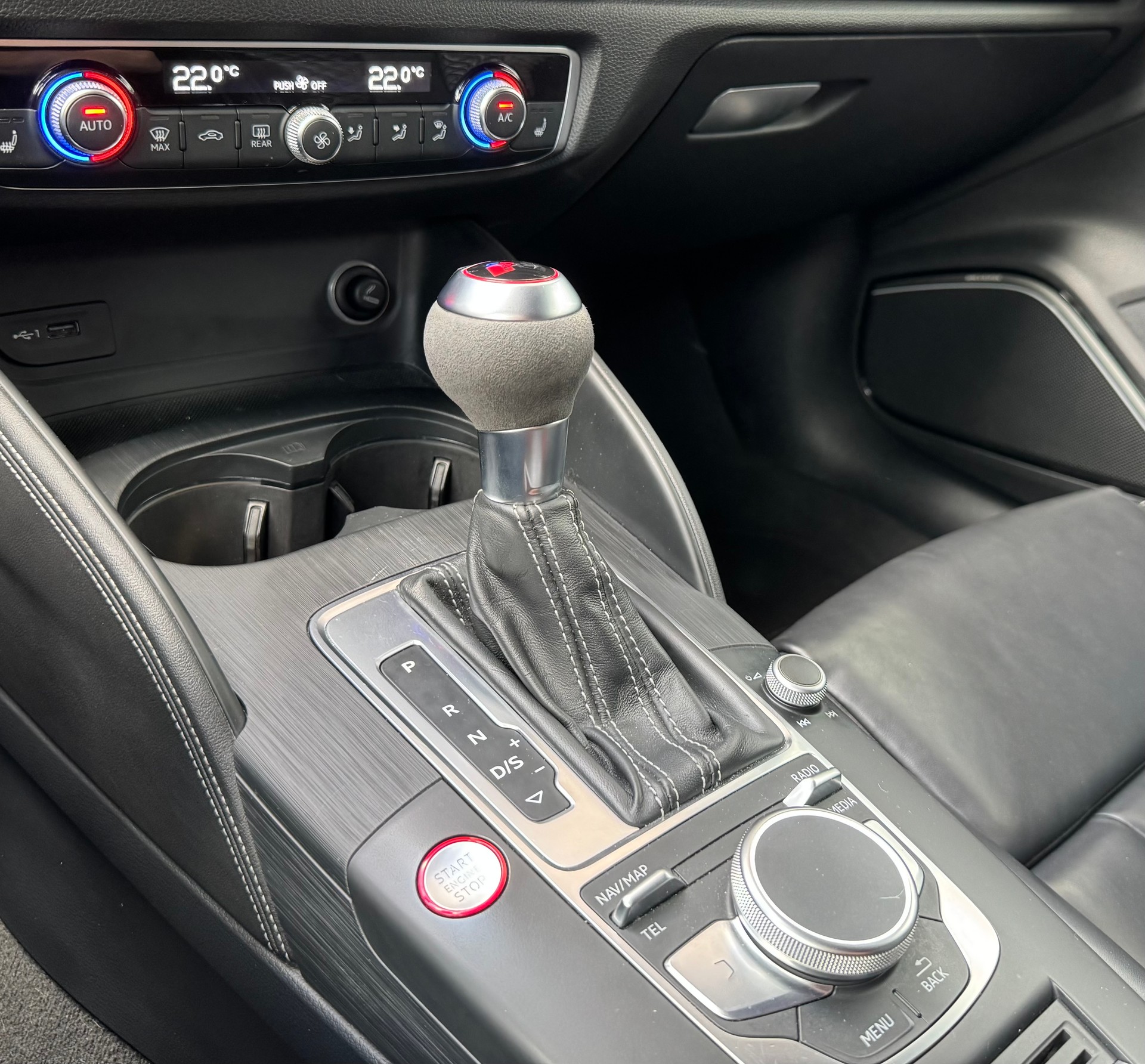 AUDI RS3 Sportback 2.5 TSI quattro S-tronic-image-17