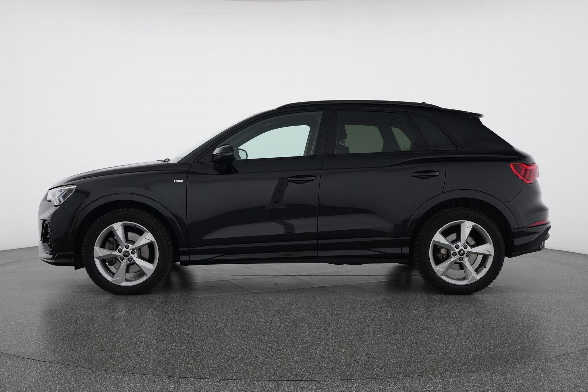 AUDI Q3 Sportback 40 TDI S line quattro S-tronic-image-2