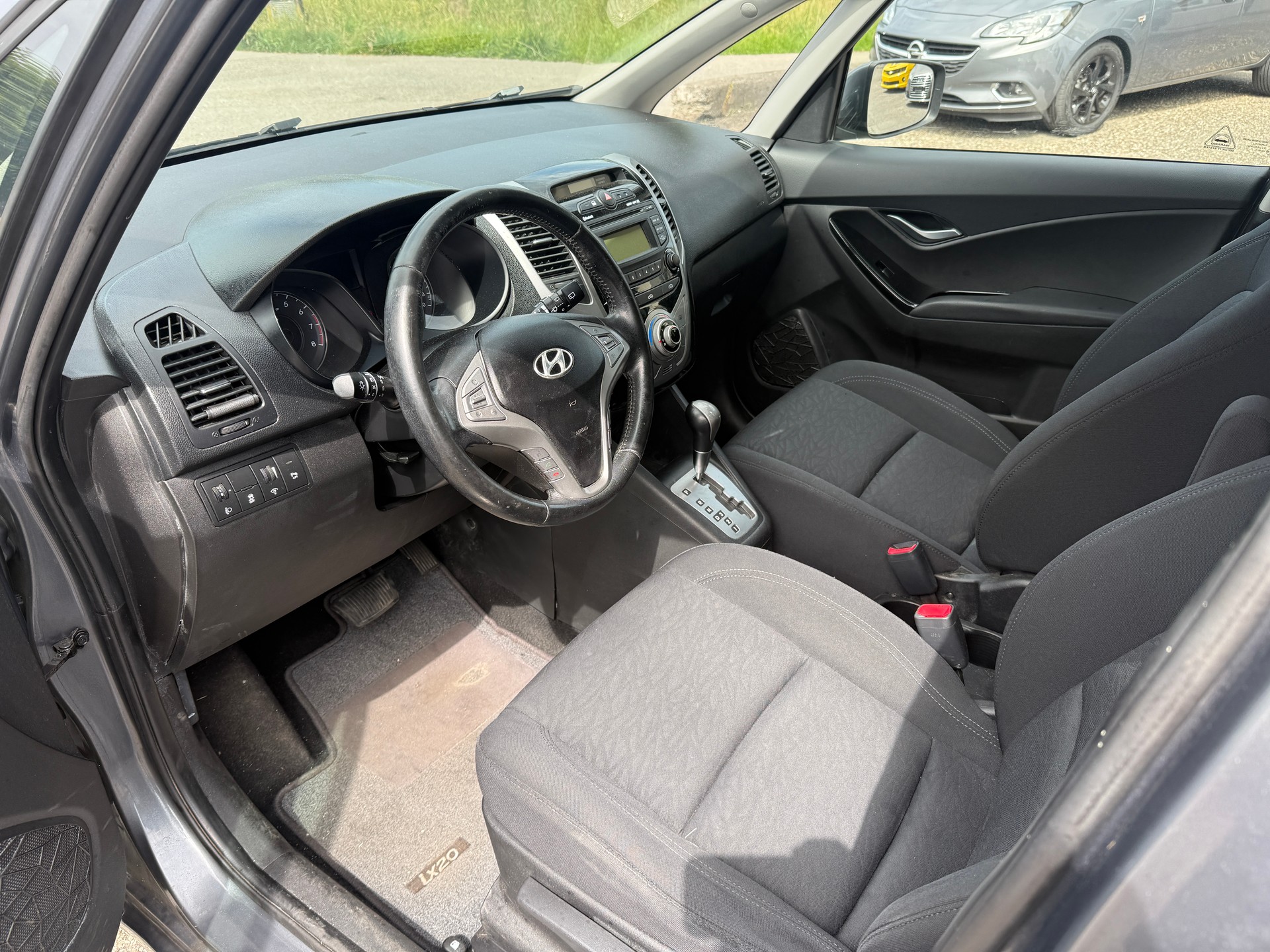 HYUNDAI iX20 1.6 Style Automatic-image-9
