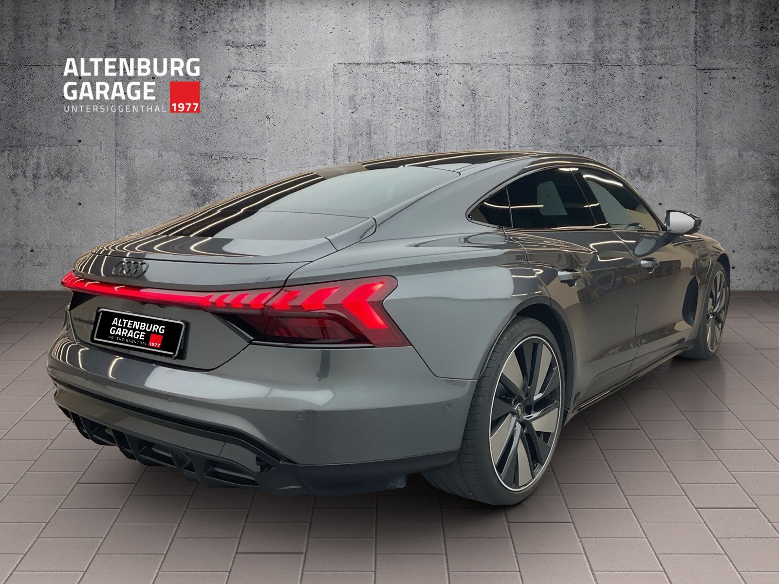 AUDI e-tron GT quattro-showroom-element-2