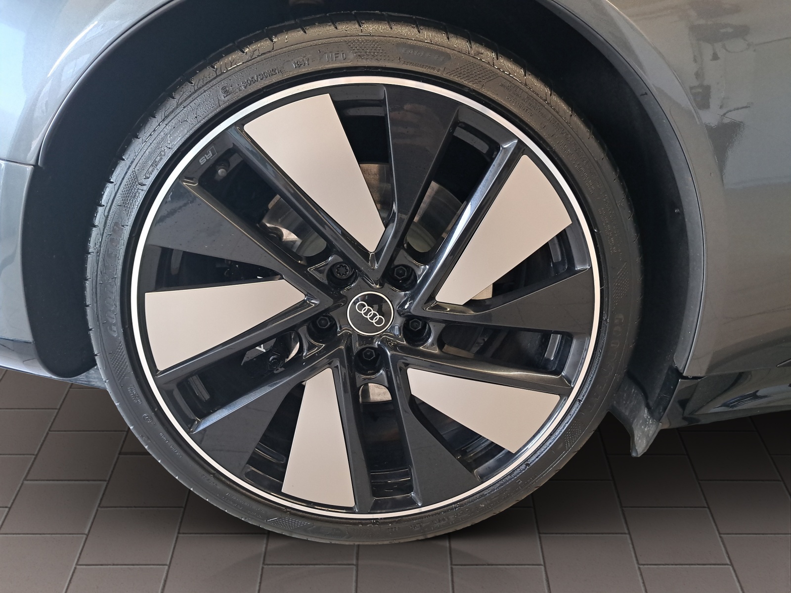 AUDI e-tron GT quattro-image-8