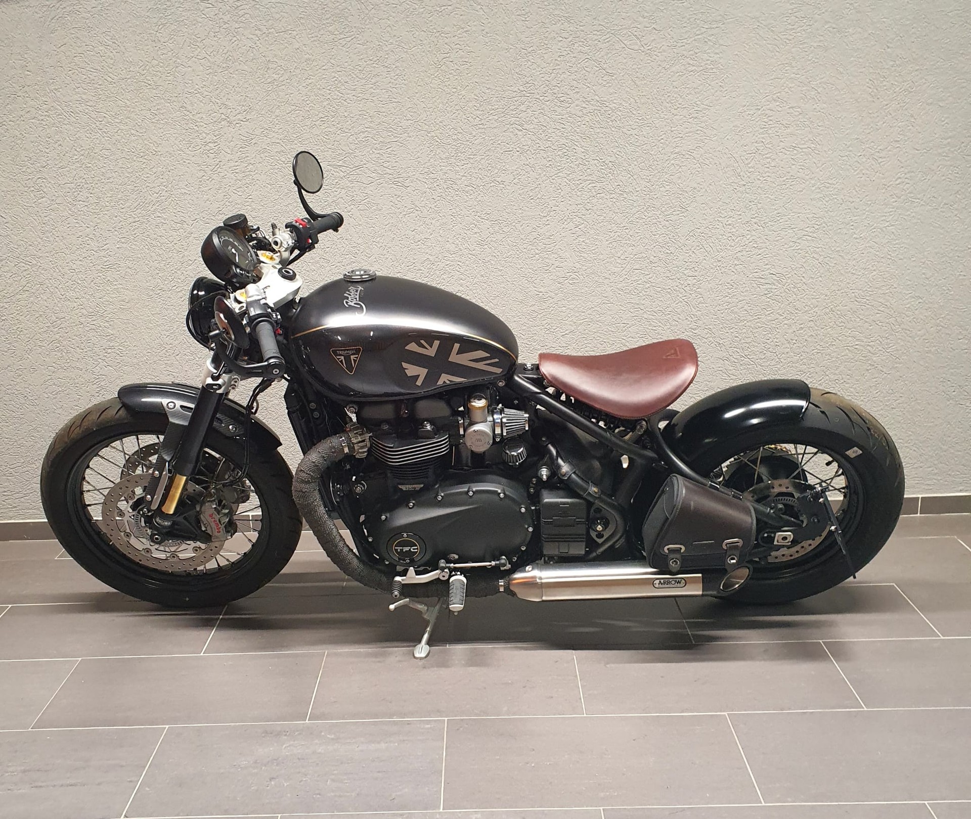 TRIUMPH Bonneville 1200 Bobber ABS-image-2