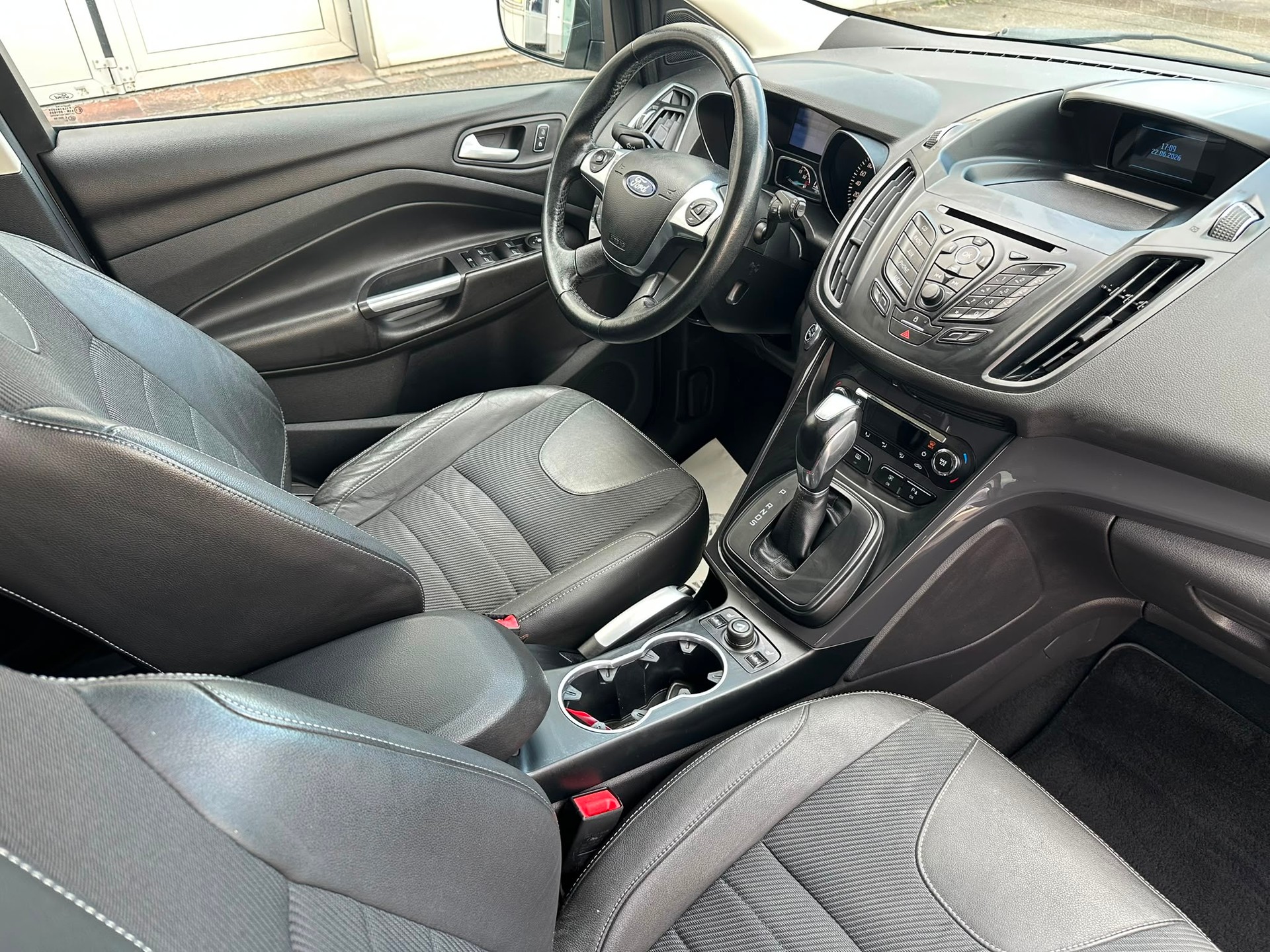 FORD Kuga 2.0 TDCi Titanium 4WD PowerShift-image-17