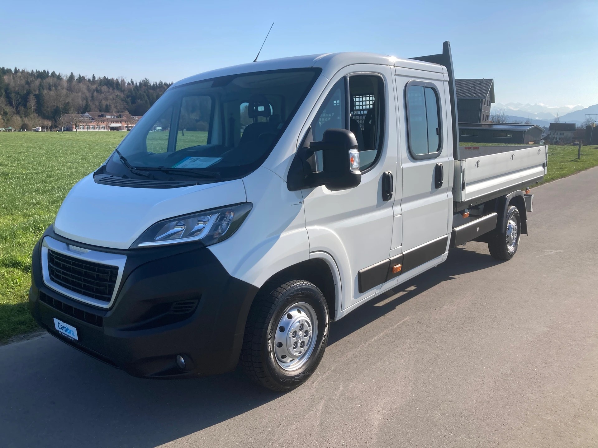 PEUGEOT Boxer 2.2 BlueHDI Doppelkabine mit Anhängerkupplung-image-0
