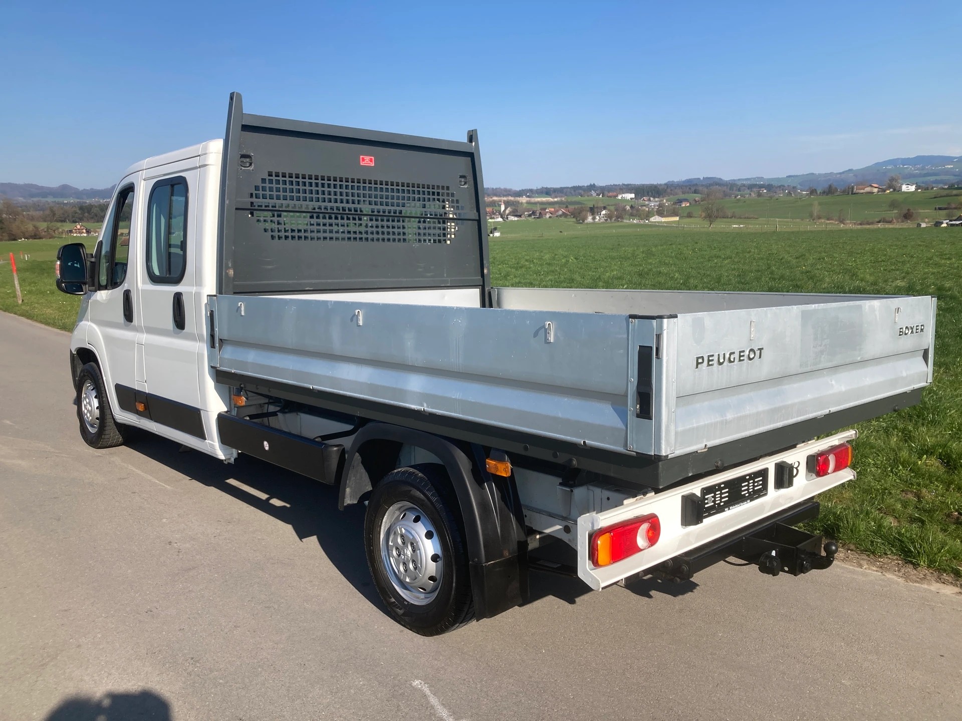PEUGEOT Boxer 2.2 BlueHDI Doppelkabine mit Anhängerkupplung-image-3