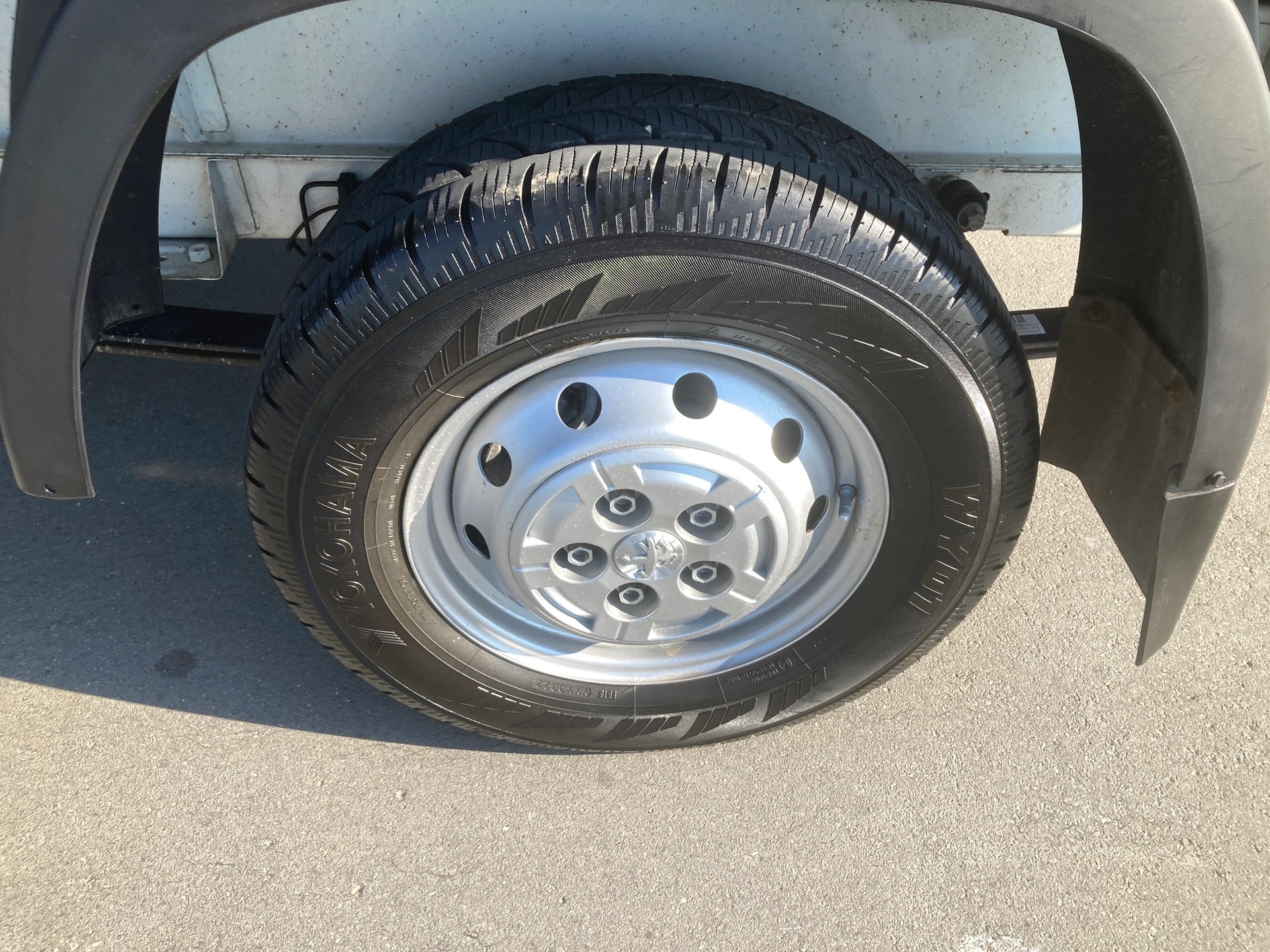 PEUGEOT Boxer 2.2 BlueHDI Doppelkabine mit Anhängerkupplung-image-7
