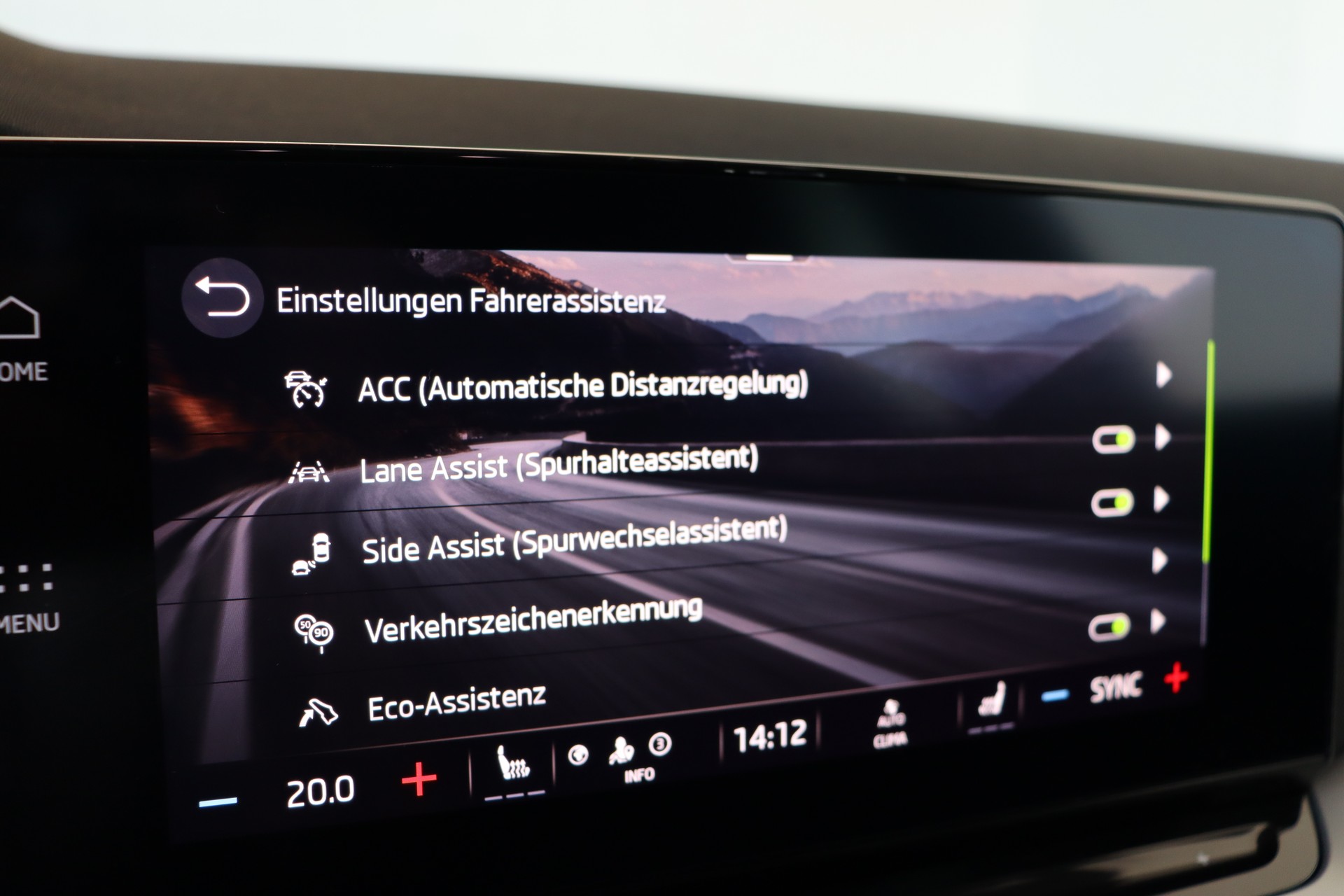 SKODA Octavia Combi 2.0 TDI DSG Style 4x4-image-20