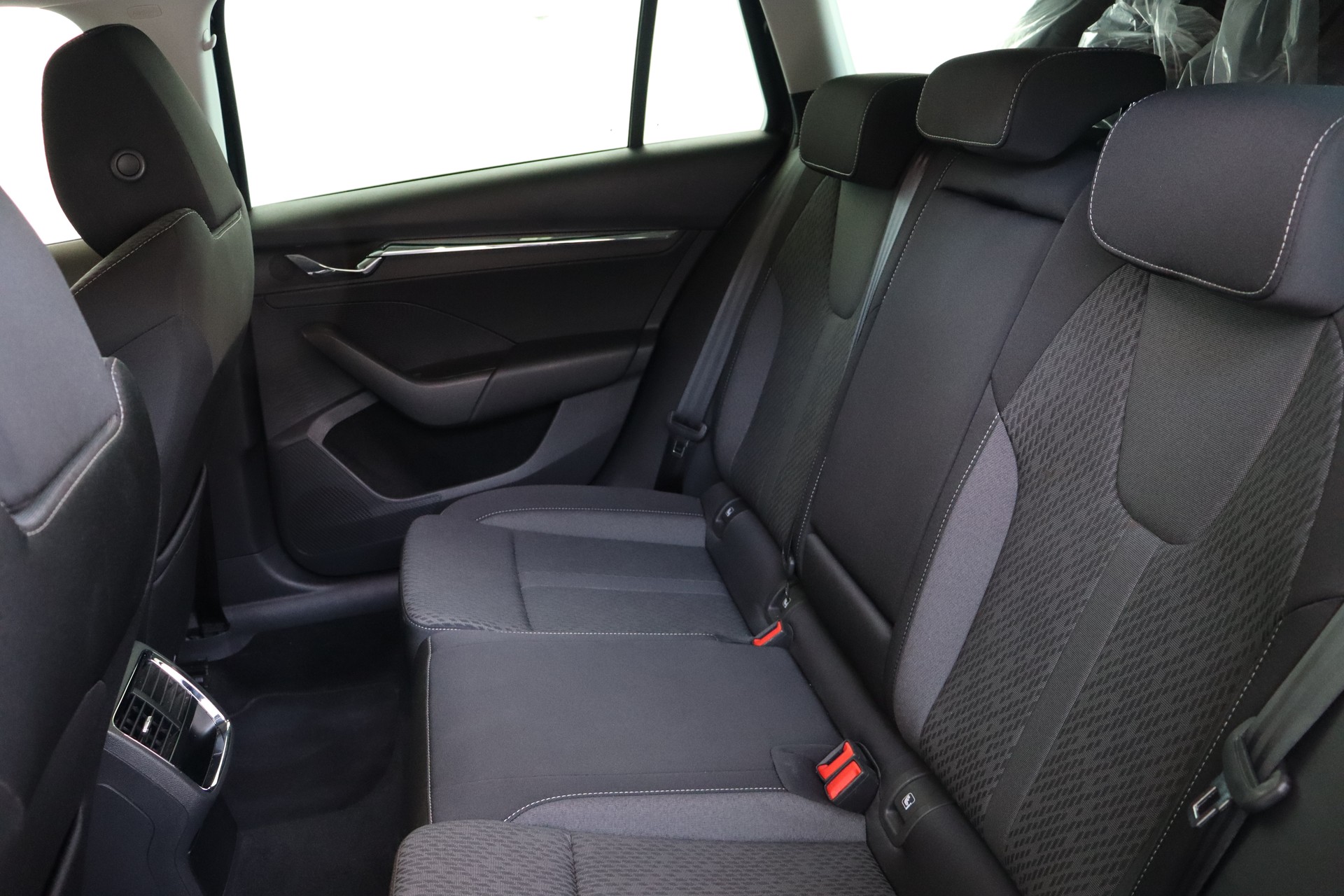 SKODA Octavia Combi 2.0 TDI DSG Style 4x4-image-28