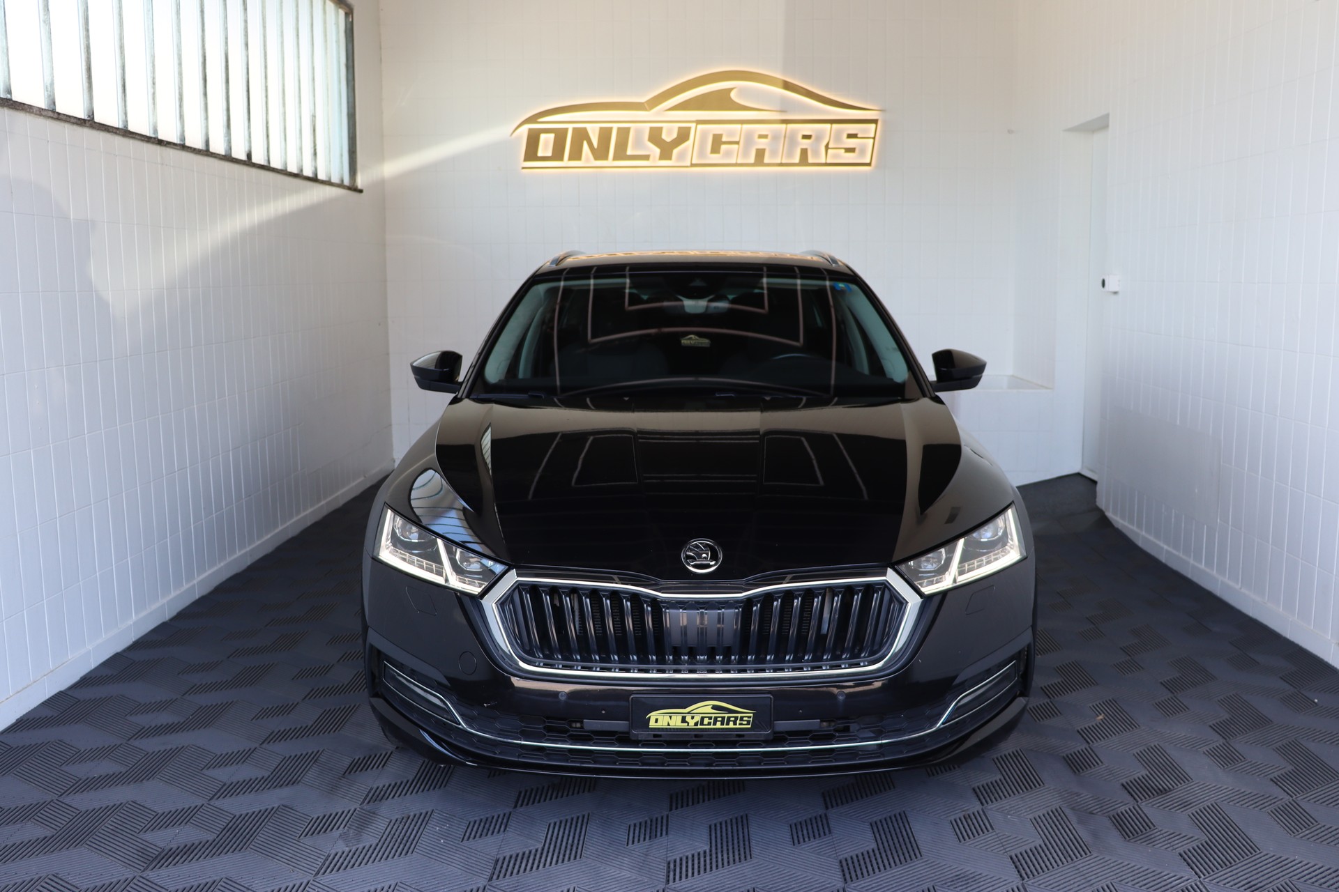 SKODA Octavia Combi 2.0 TDI DSG Style 4x4-image-1