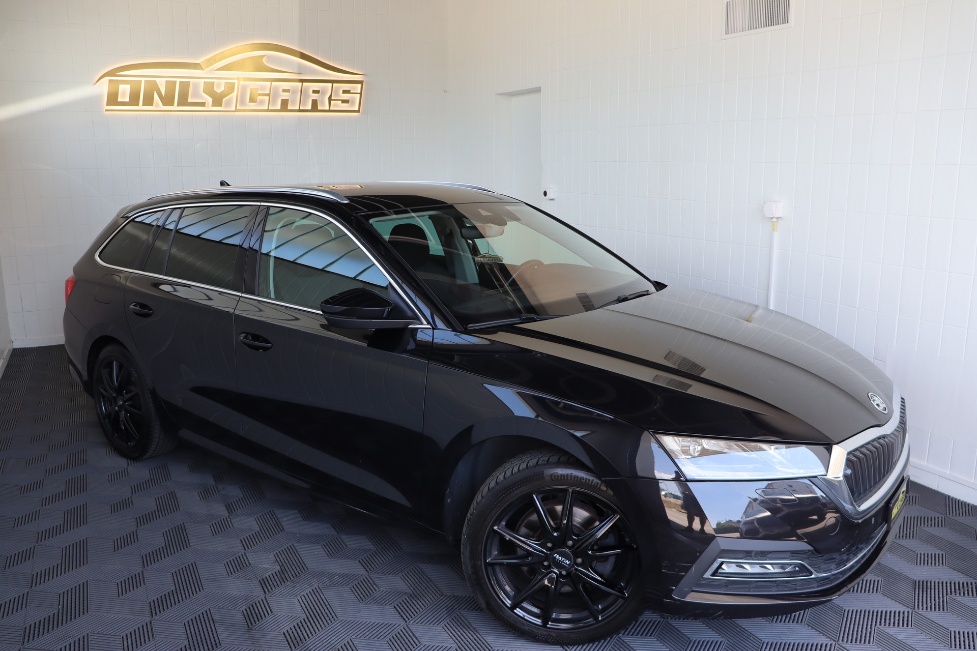 SKODA Octavia Combi 2.0 TDI DSG Style 4x4-image-3