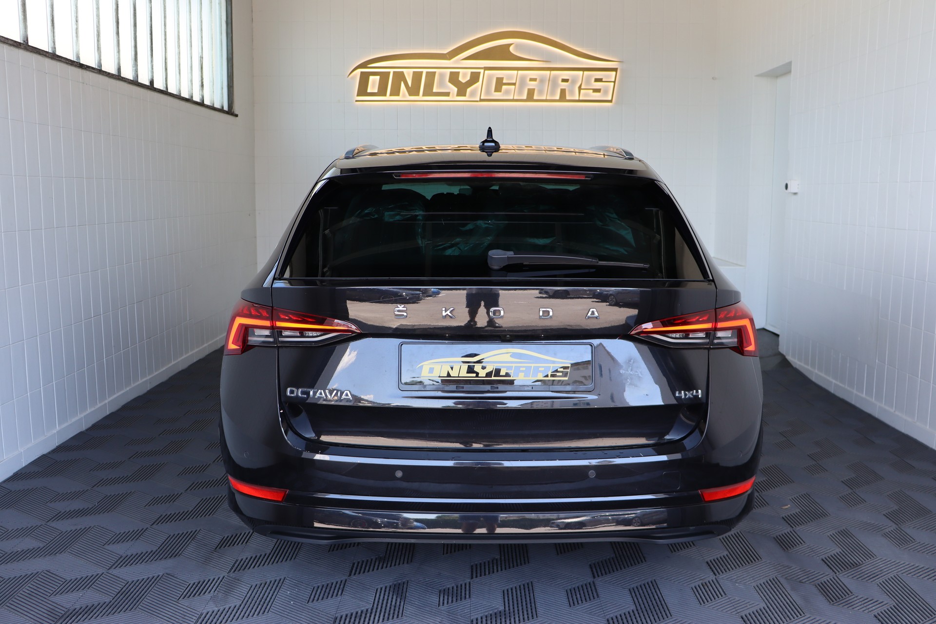 SKODA Octavia Combi 2.0 TDI DSG Style 4x4-image-5