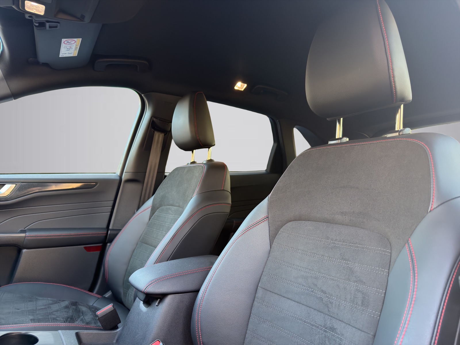 FORD Kuga 2.5 Hybrid ST-Line X 4x4-image-9