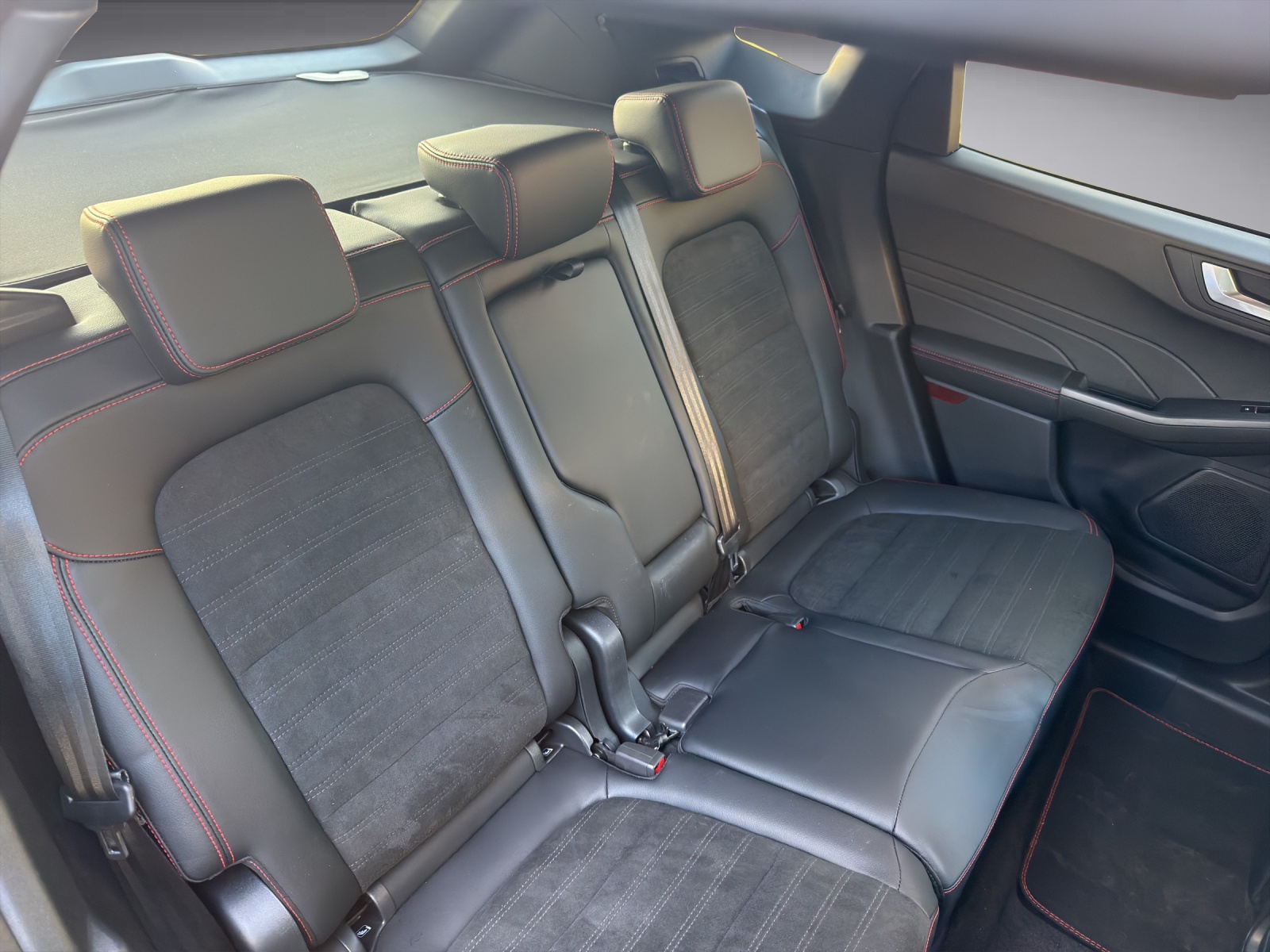 FORD Kuga 2.5 Hybrid ST-Line X 4x4-image-14