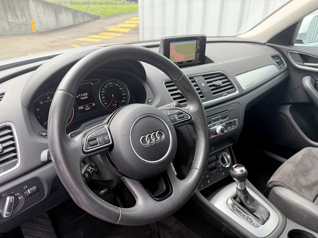 AUDI Q3 2.0 TFSI quattro S-tronic-image-6