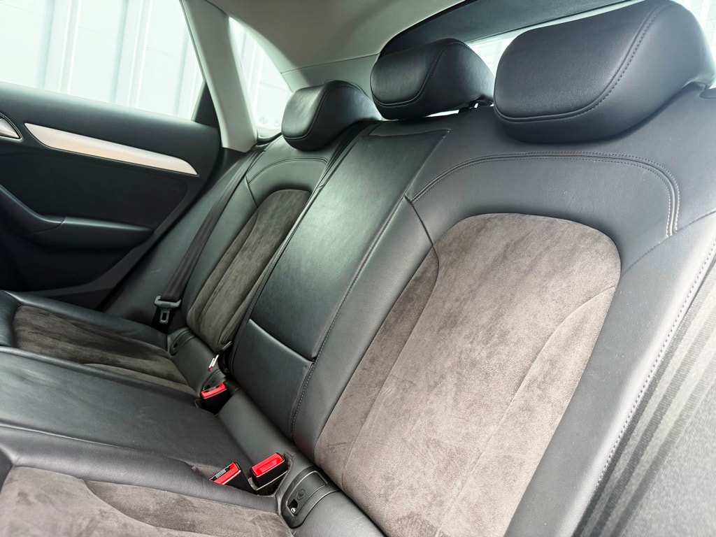 AUDI Q3 2.0 TFSI quattro S-tronic-image-10