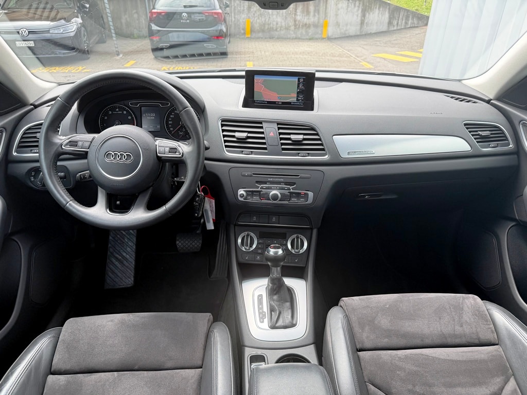 AUDI Q3 2.0 TFSI quattro S-tronic-image-7