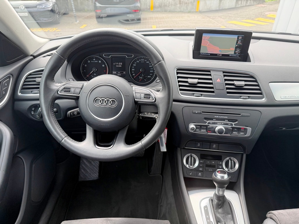 AUDI Q3 2.0 TFSI quattro S-tronic-image-8