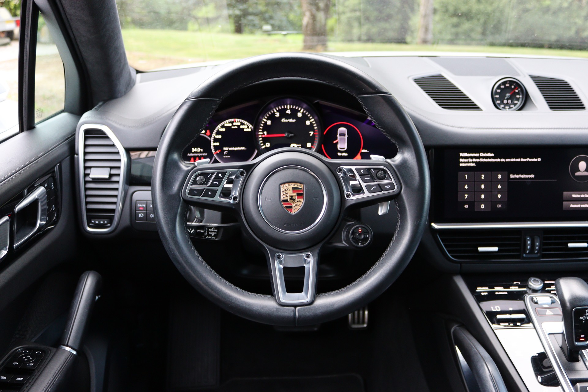 PORSCHE Cayenne Turbo-image-8