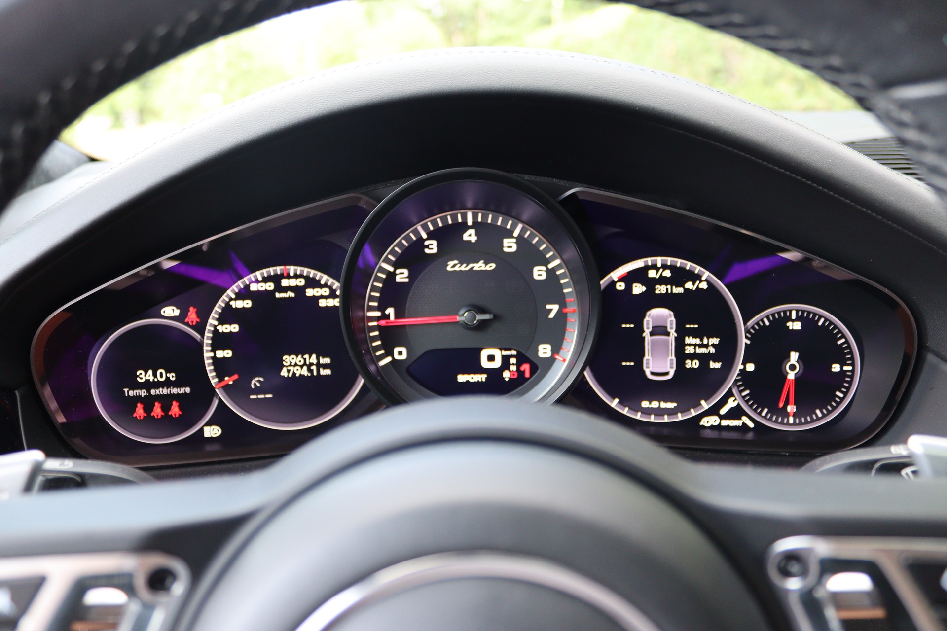 PORSCHE Cayenne Turbo-image-9