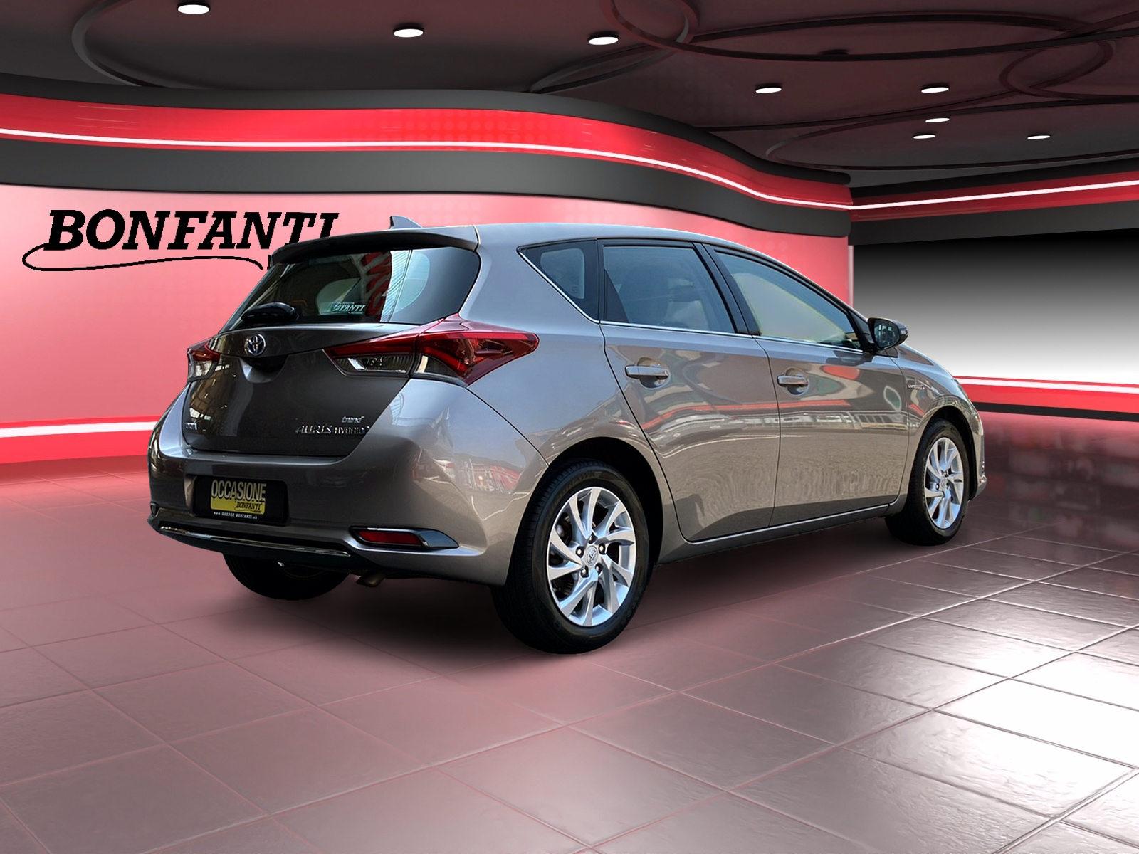 TOYOTA Auris 1.8 HSD Trend-image-10