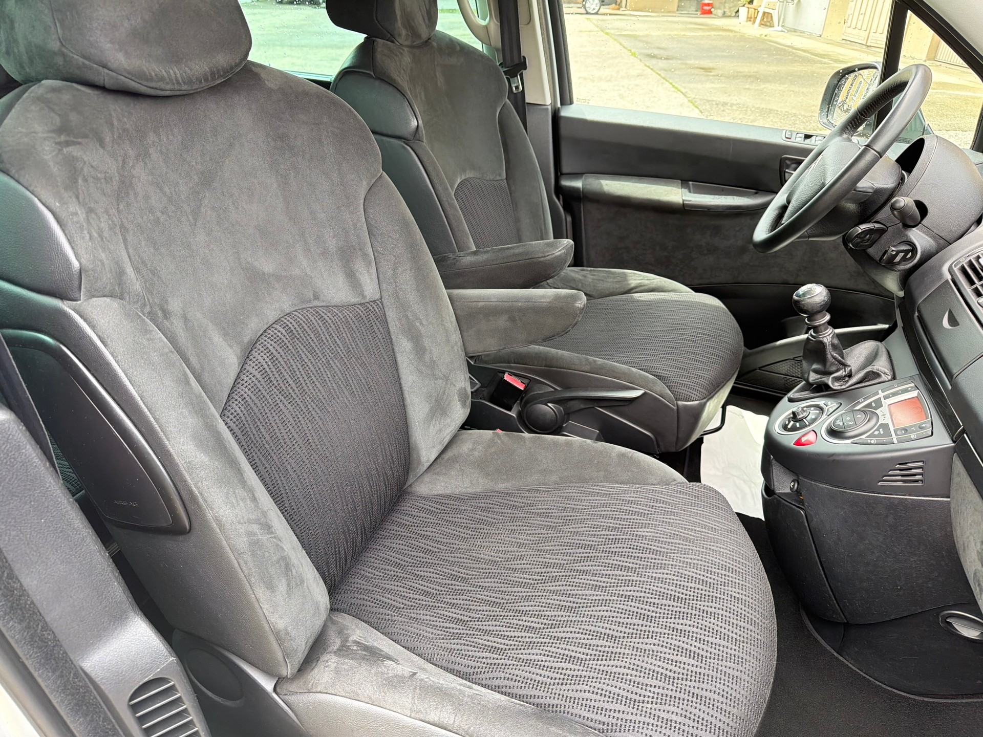 CITROEN C8 2.0 16V HDi Rossignol. 7 Sitzplätze-image-6