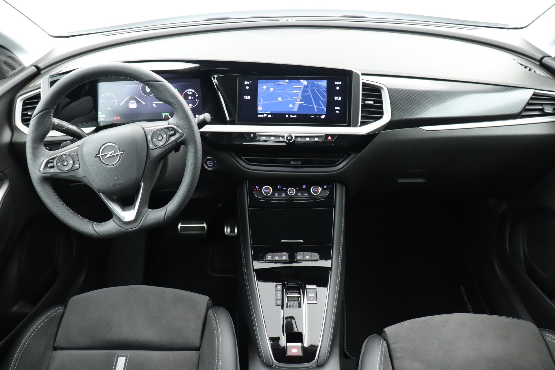 OPEL Grandland 1.6 T PHEV GSE, Anhängevorrichtung Winterreifen-image-9