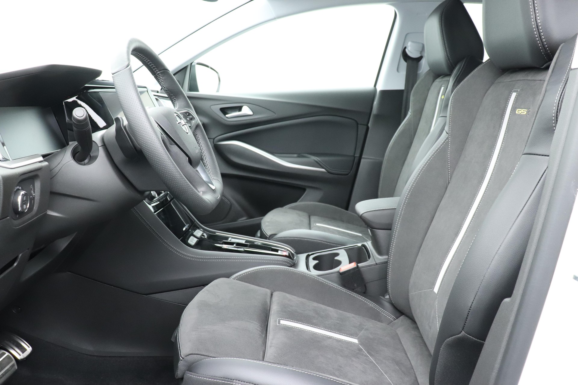 OPEL Grandland 1.6 T PHEV GSE, Anhängevorrichtung Winterreifen-image-3