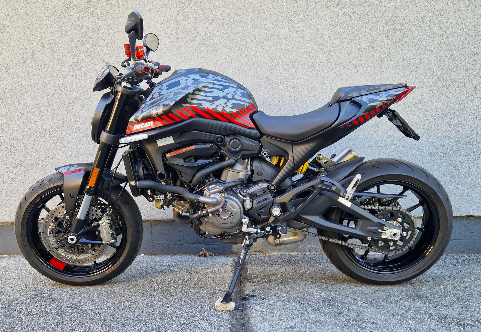 DUCATI Monster + 937-showroom-element-3