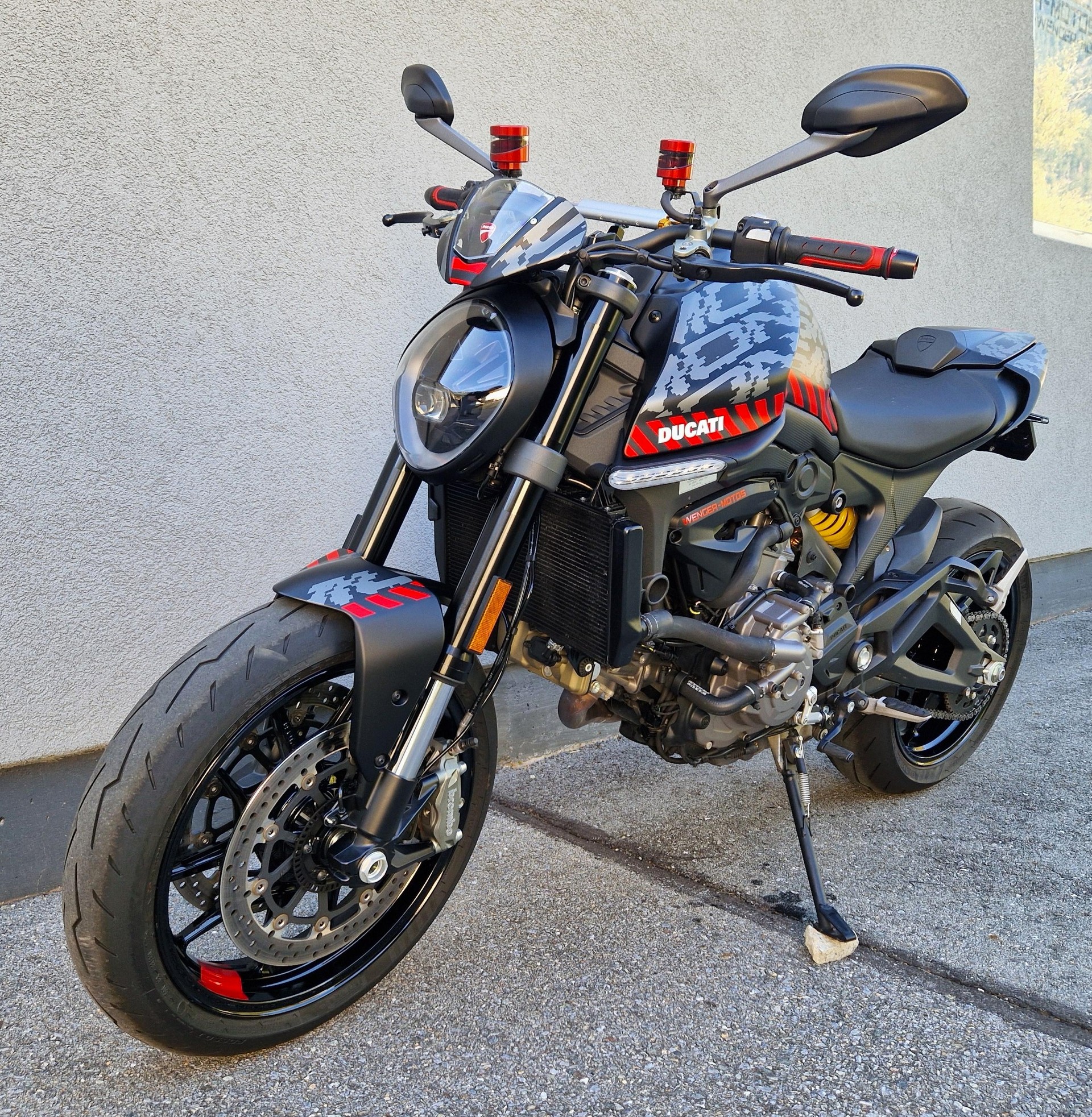 DUCATI Monster + 937-showroom-element-2