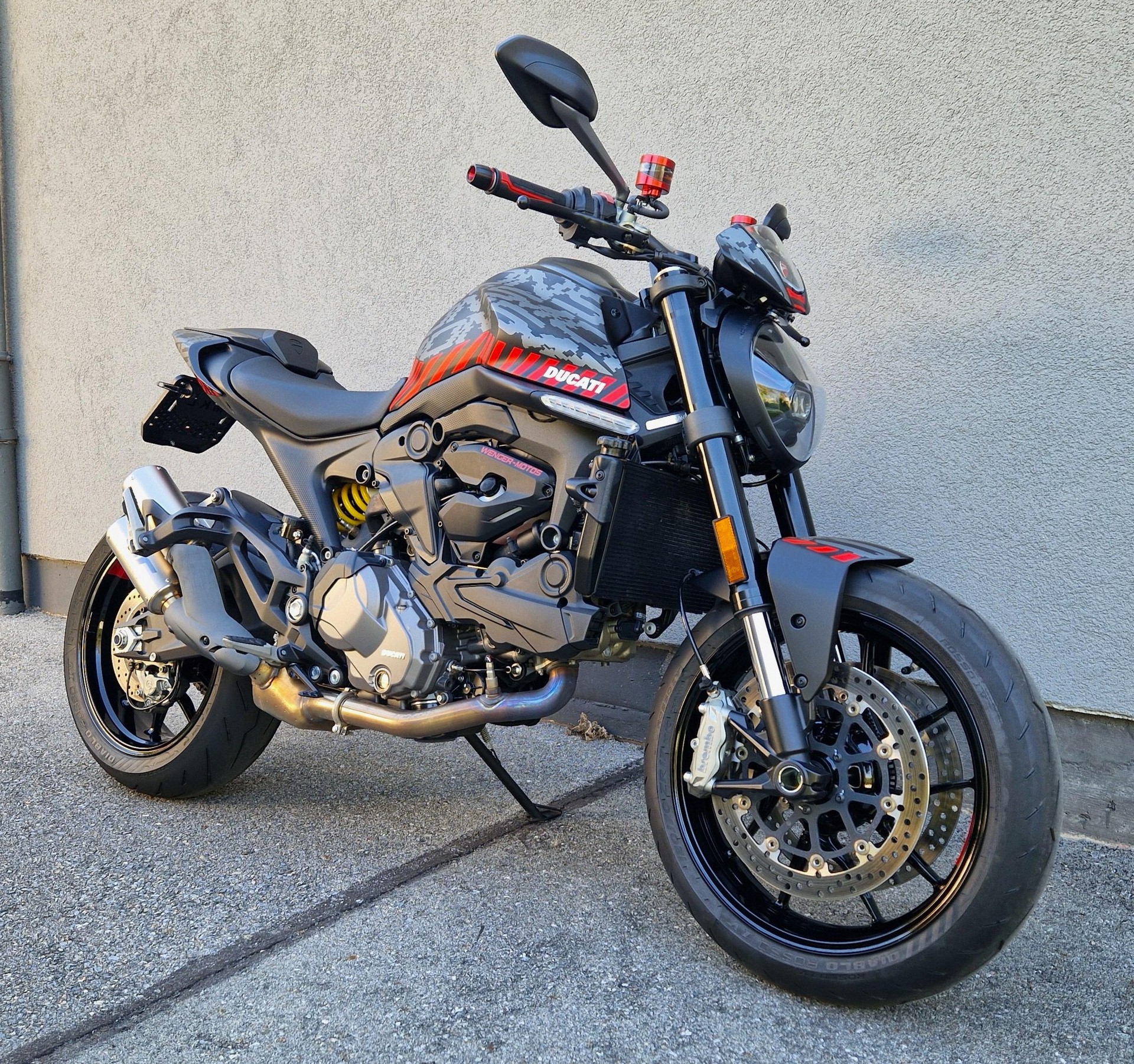 DUCATI Monster + 937-showroom-element-1
