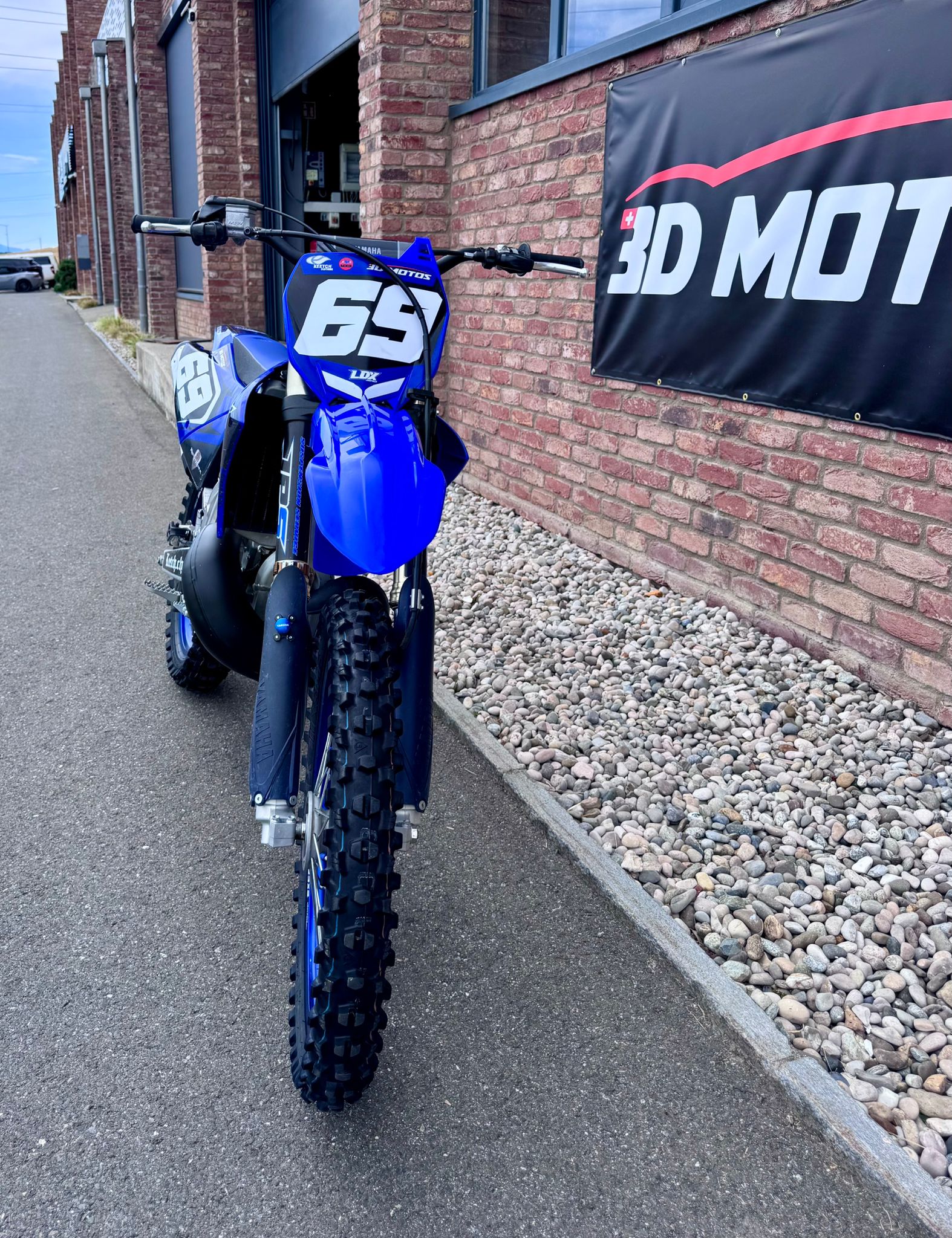 YAMAHA 2023-showroom-element-3