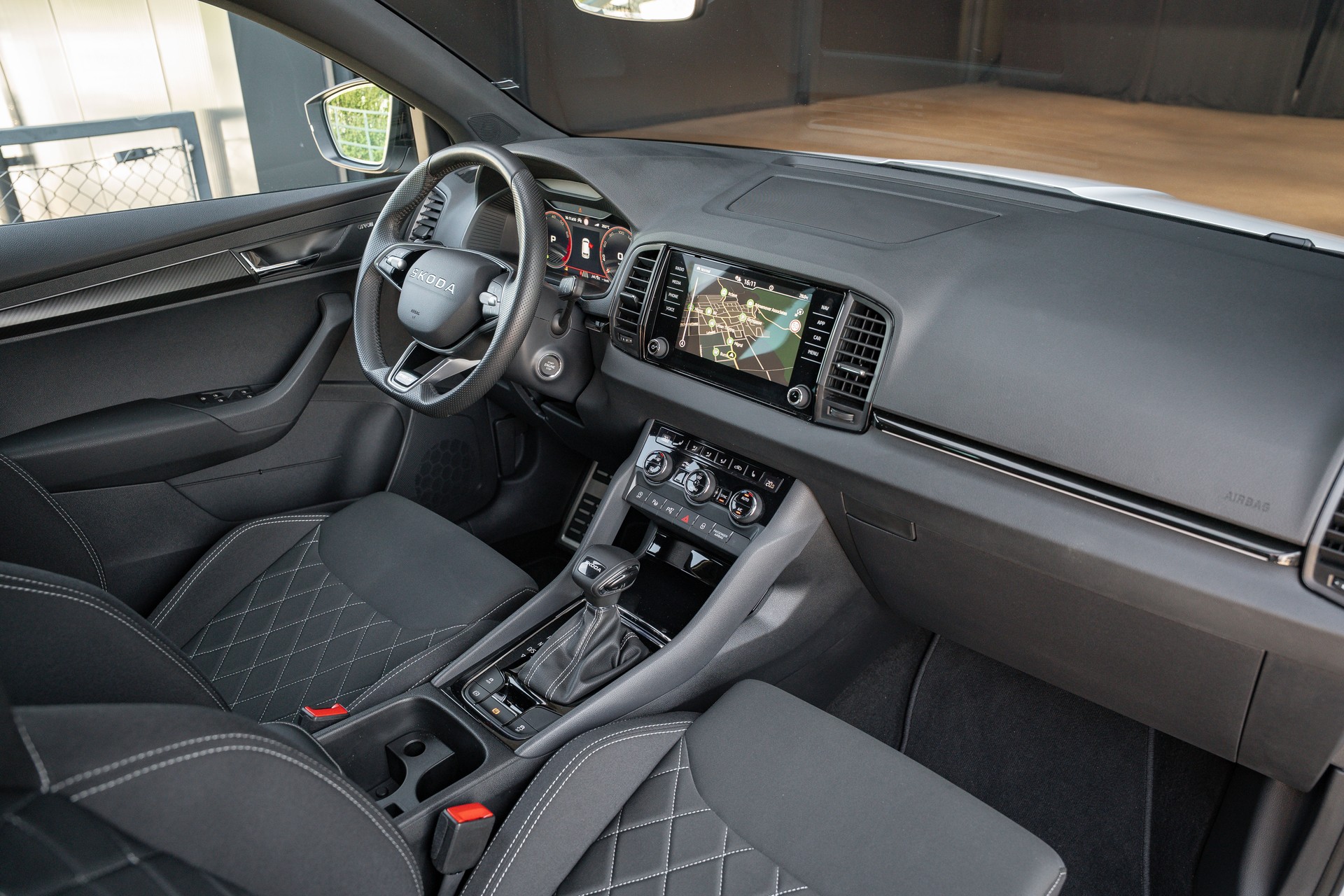 SKODA Karoq 1.5 TSI SportLine DSG-image-13