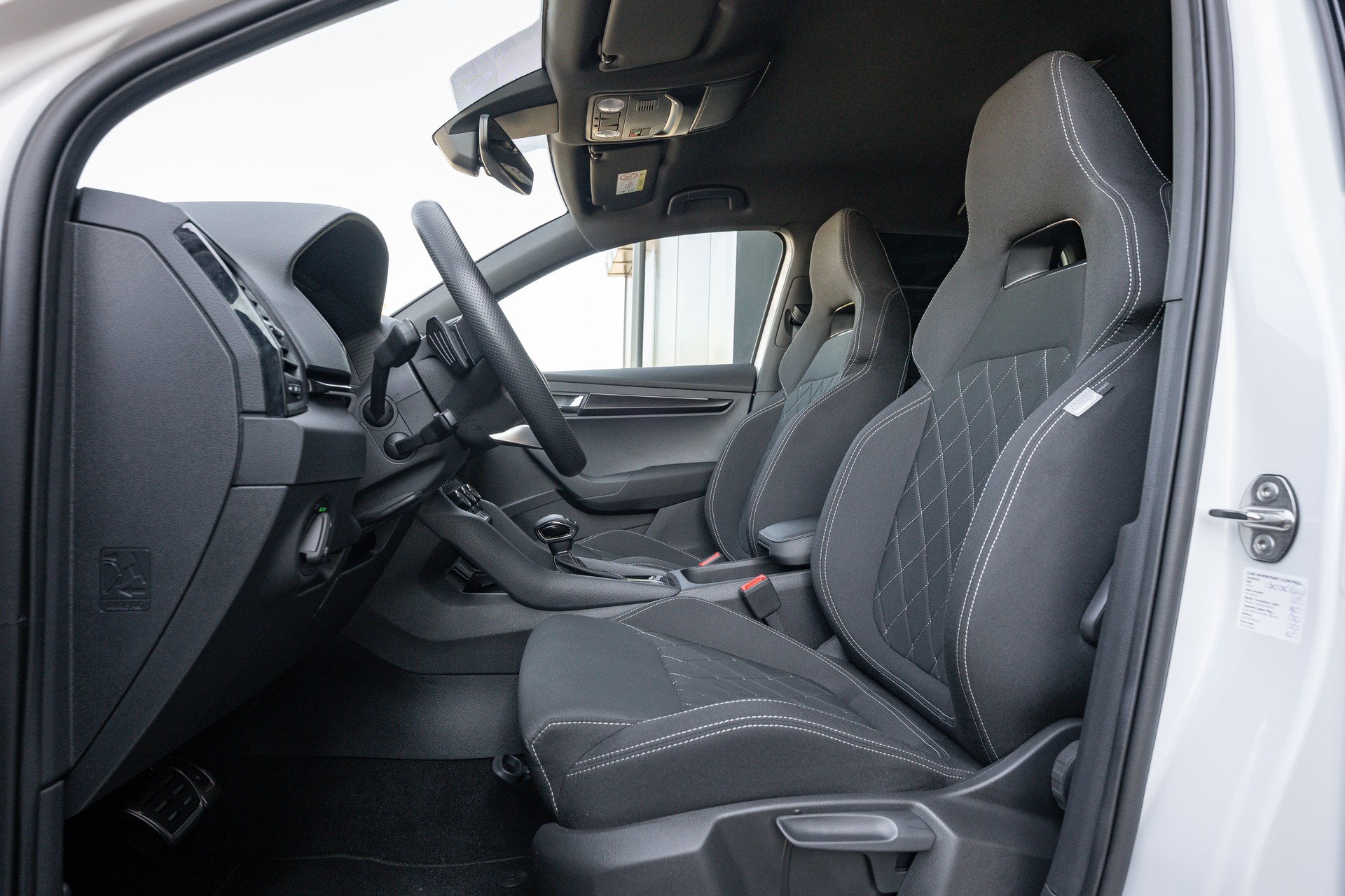 SKODA Karoq 1.5 TSI SportLine DSG-image-9