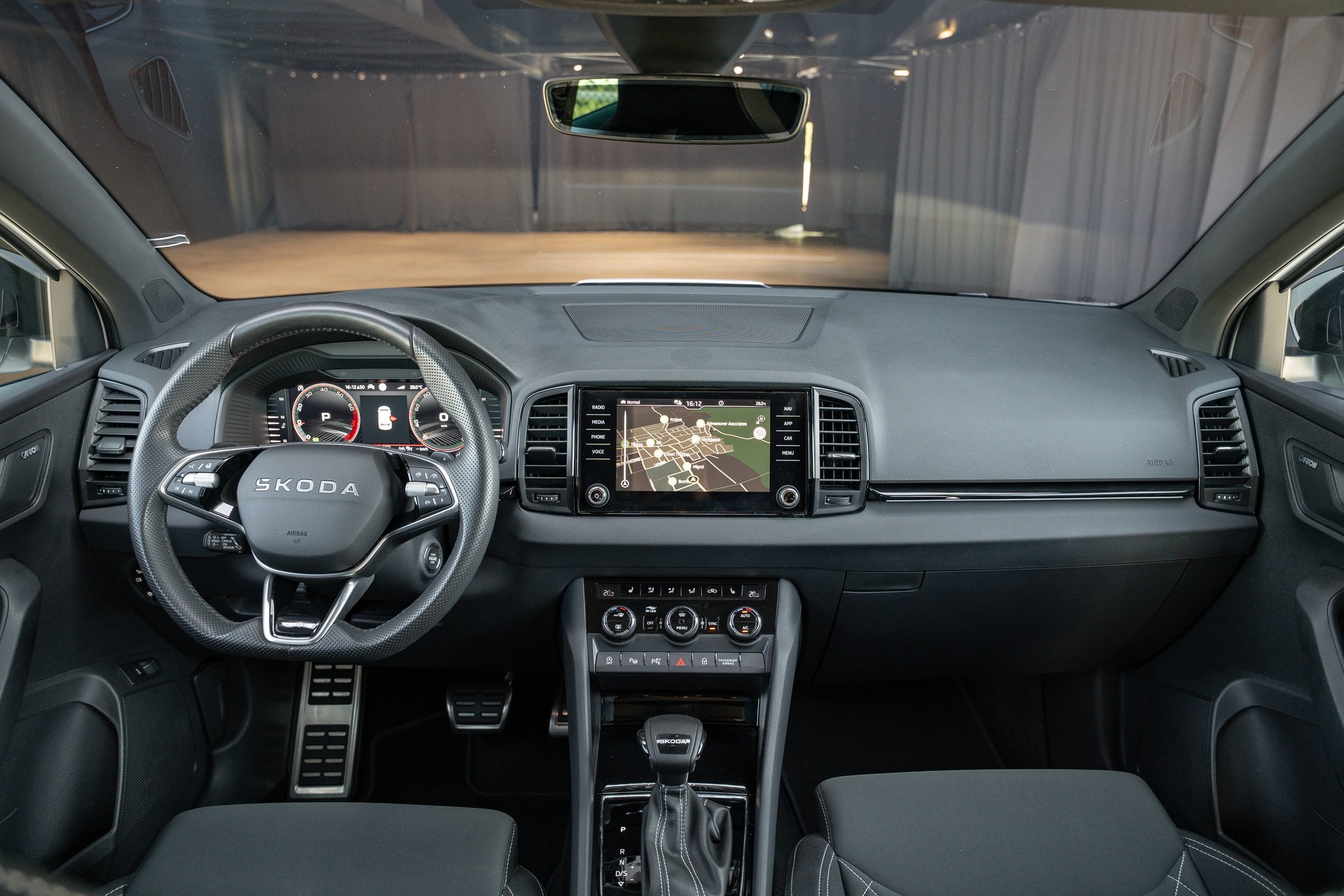 SKODA Karoq 1.5 TSI SportLine DSG-image-14