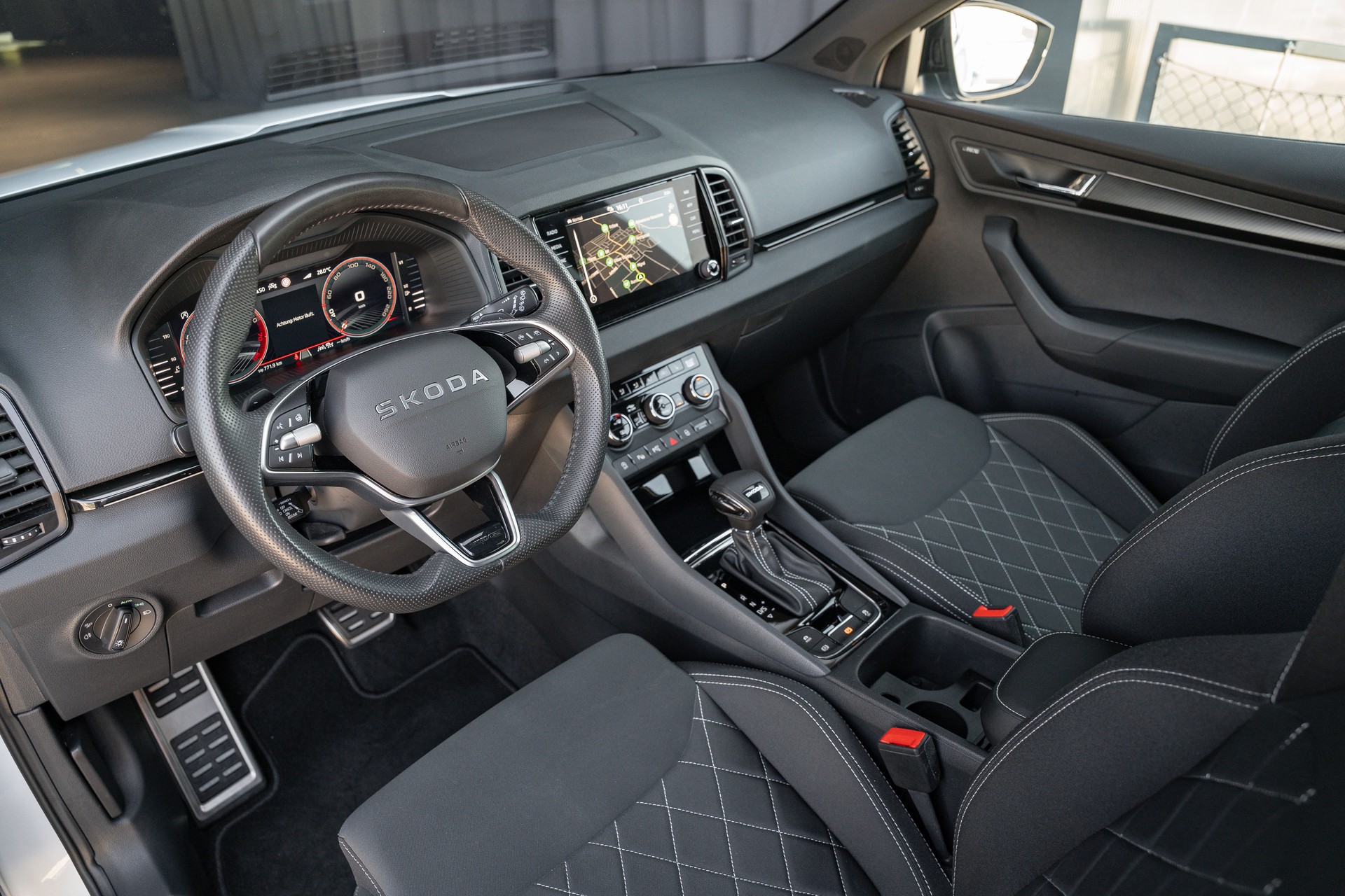 SKODA Karoq 1.5 TSI SportLine DSG-image-12