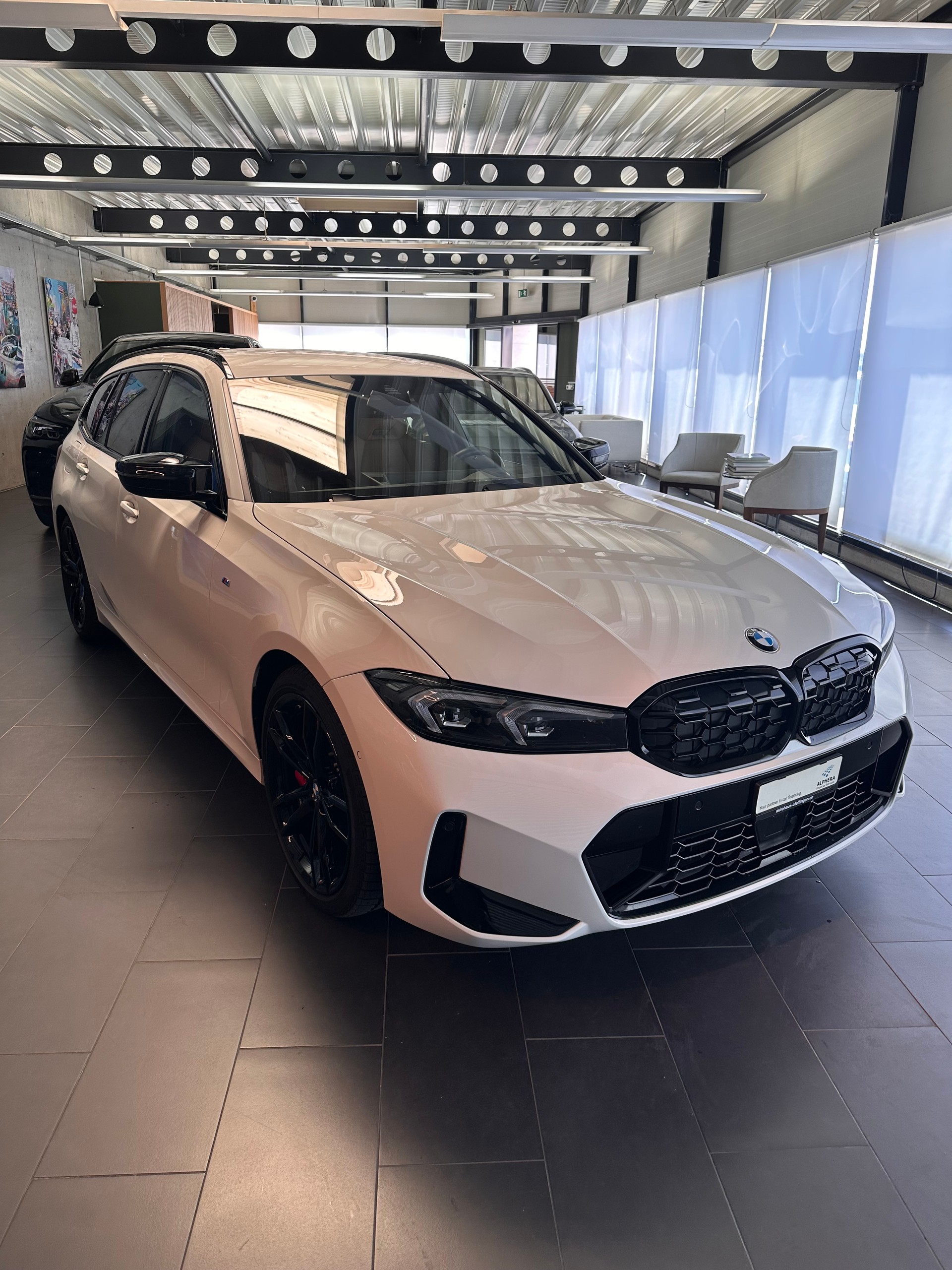 BMW M340d xDrive Touring-image-1