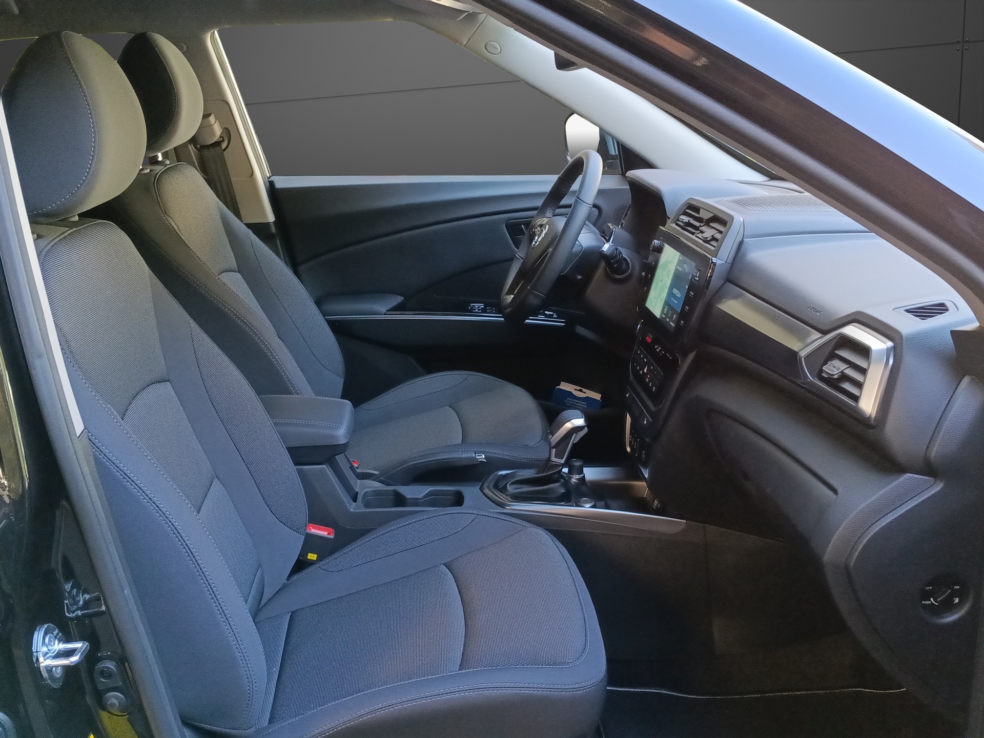 KGM-SsangYong Tivoli 1.5 T GDI Steel 4WD Automat-image-9