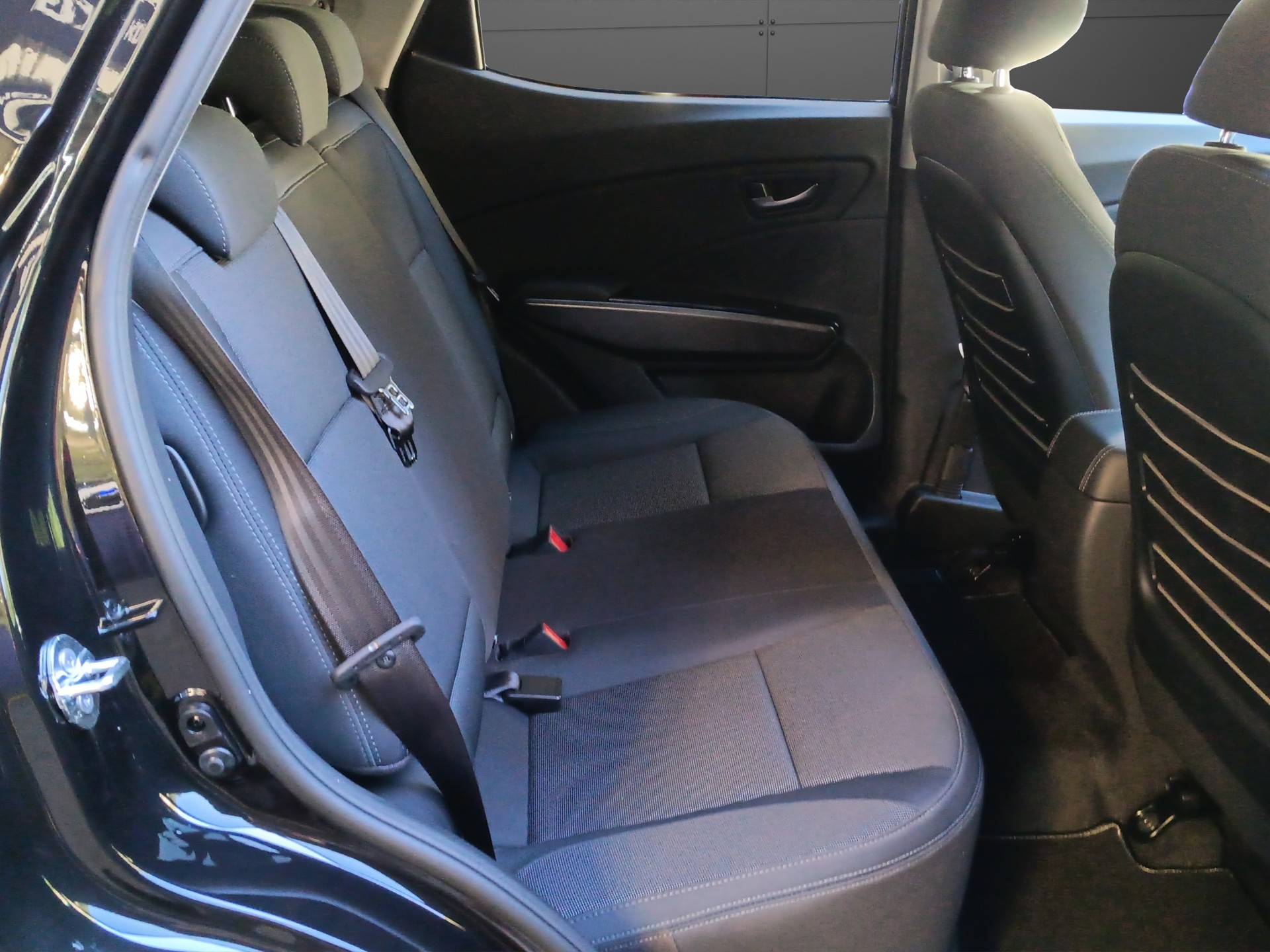KGM-SsangYong Tivoli 1.5 T GDI Steel 4WD Automat-image-10