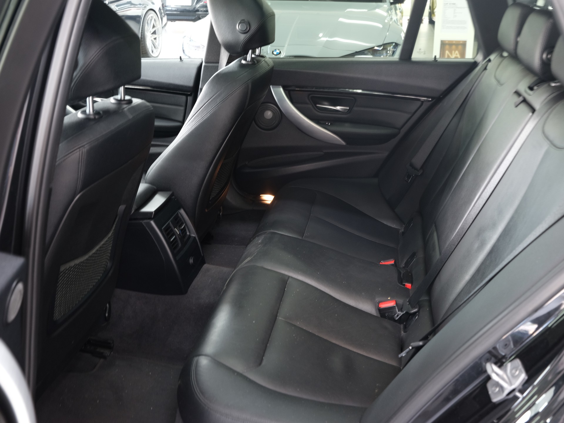BMW 340i Touring M Sport Steptronic *M-Performance Abgassanlage* *360 Kamera* *Panoama*-image-16
