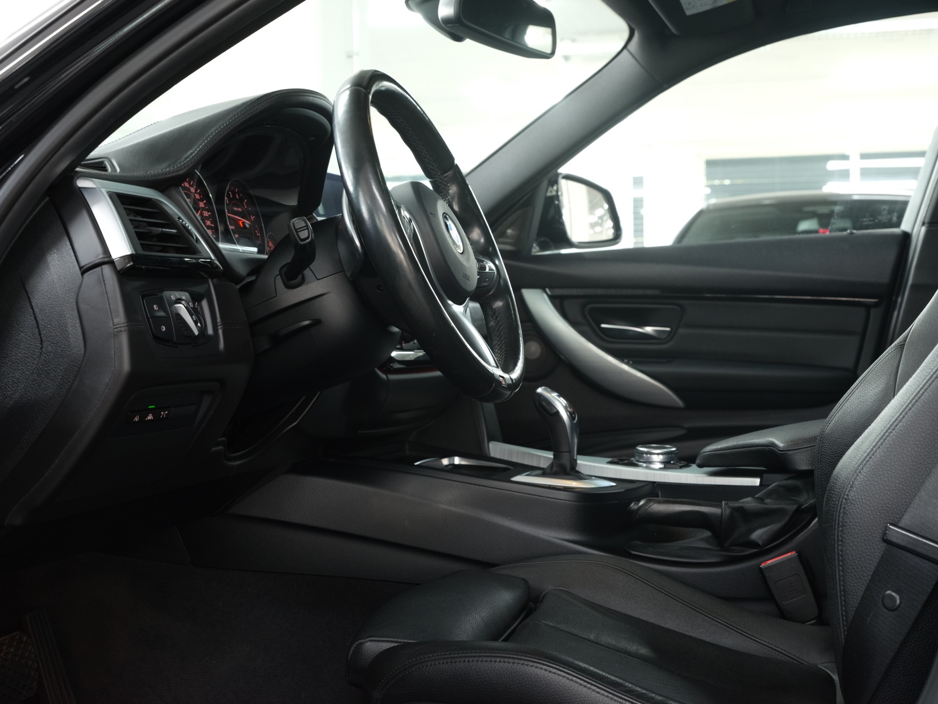 BMW 340i Touring M Sport Steptronic *M-Performance Abgassanlage* *360 Kamera* *Panoama*-image-12
