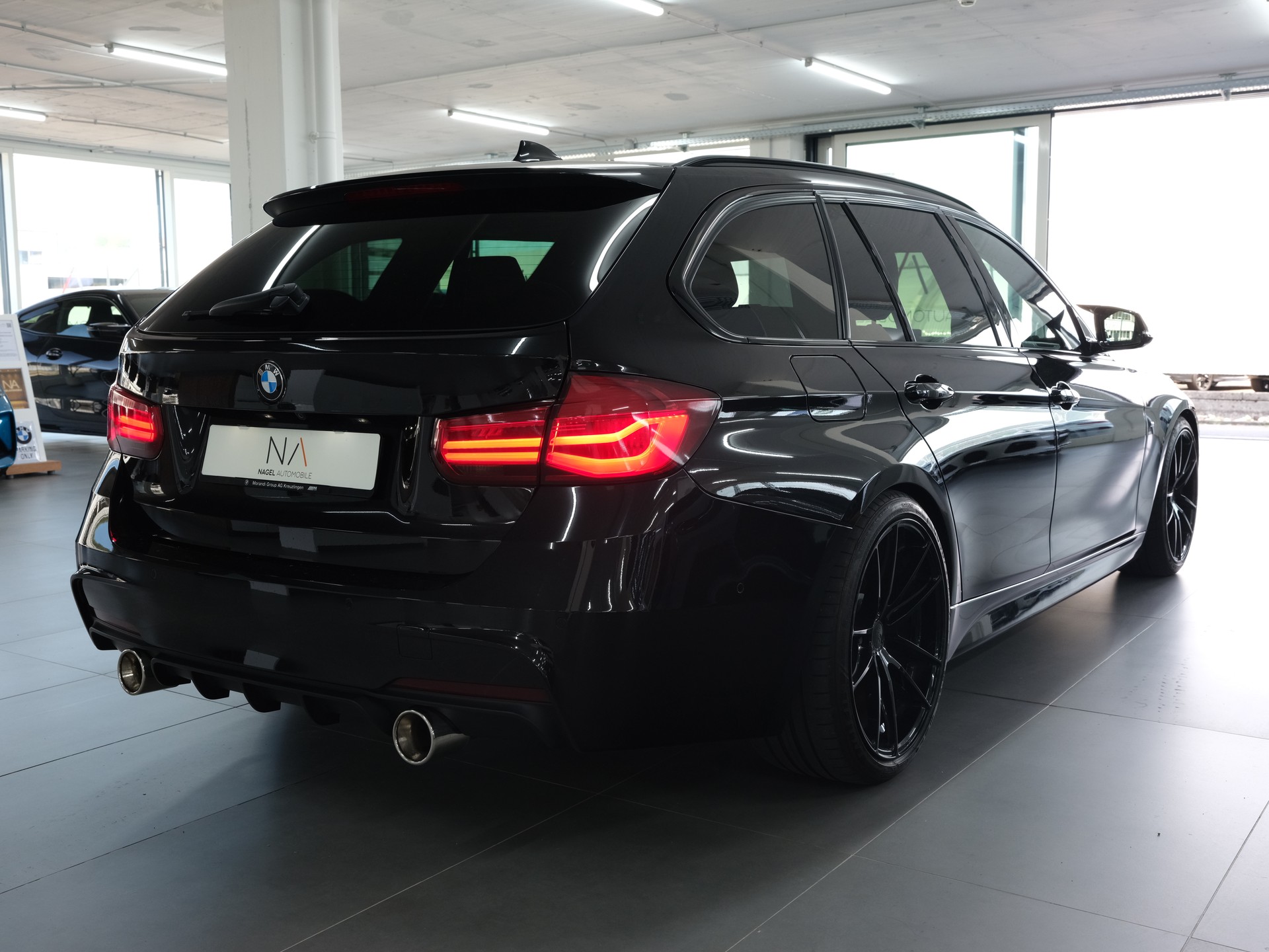 BMW 340i Touring M Sport Steptronic *M-Performance Abgassanlage* *360 Kamera* *Panoama*-showroom-element-2
