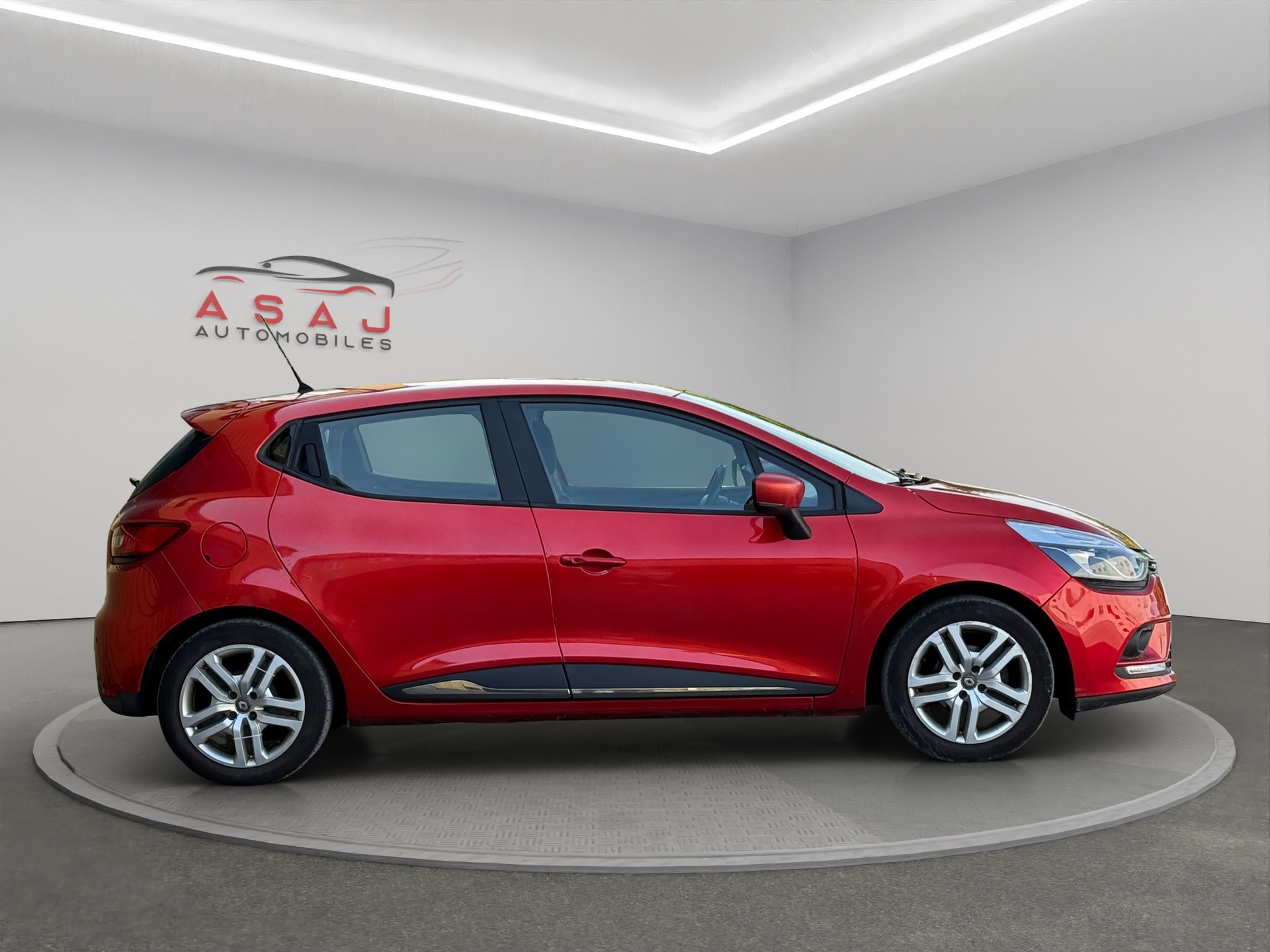 RENAULT Clio 0.9 12V Intens-image-3