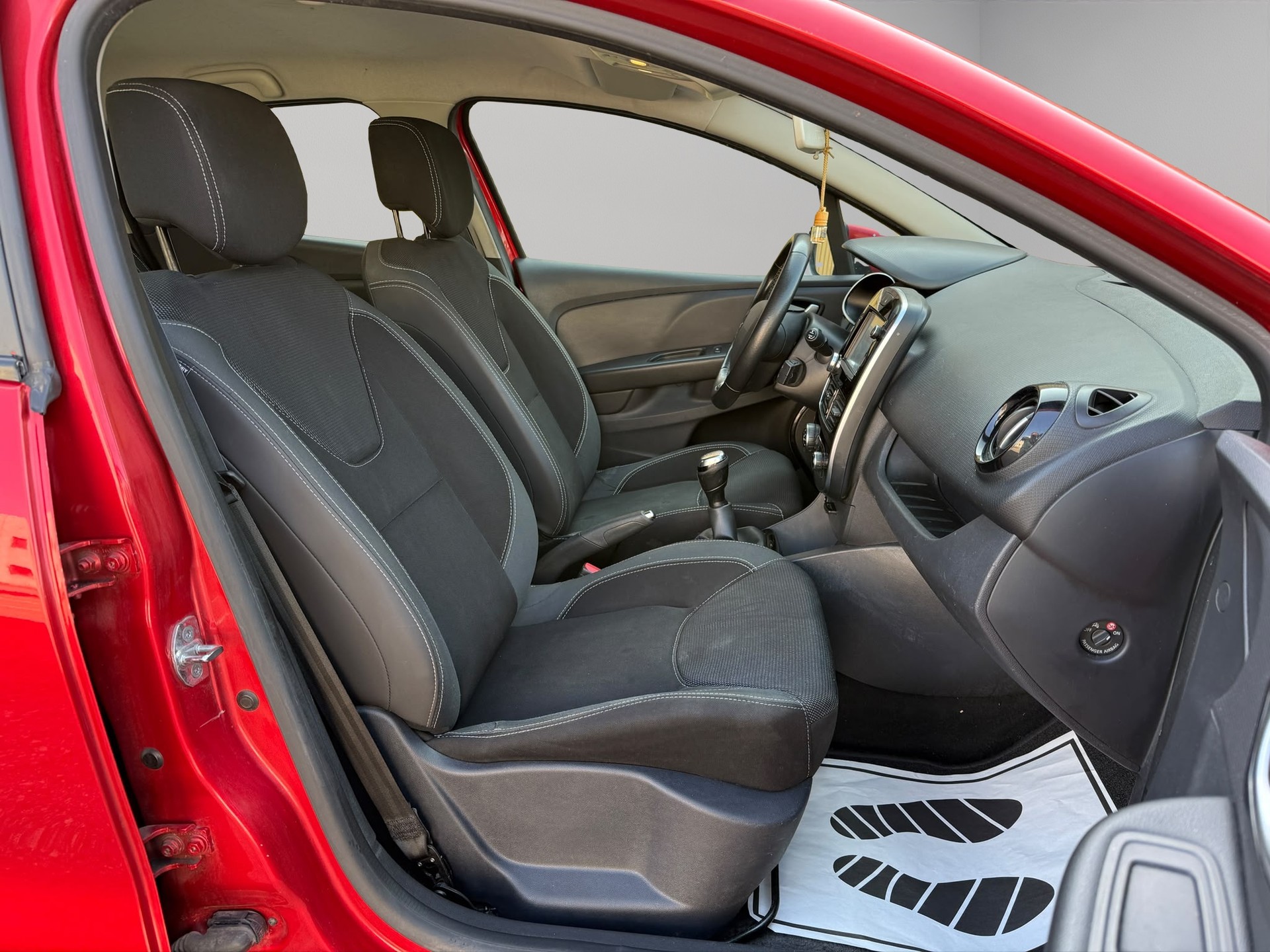 RENAULT Clio 0.9 12V Intens-image-12