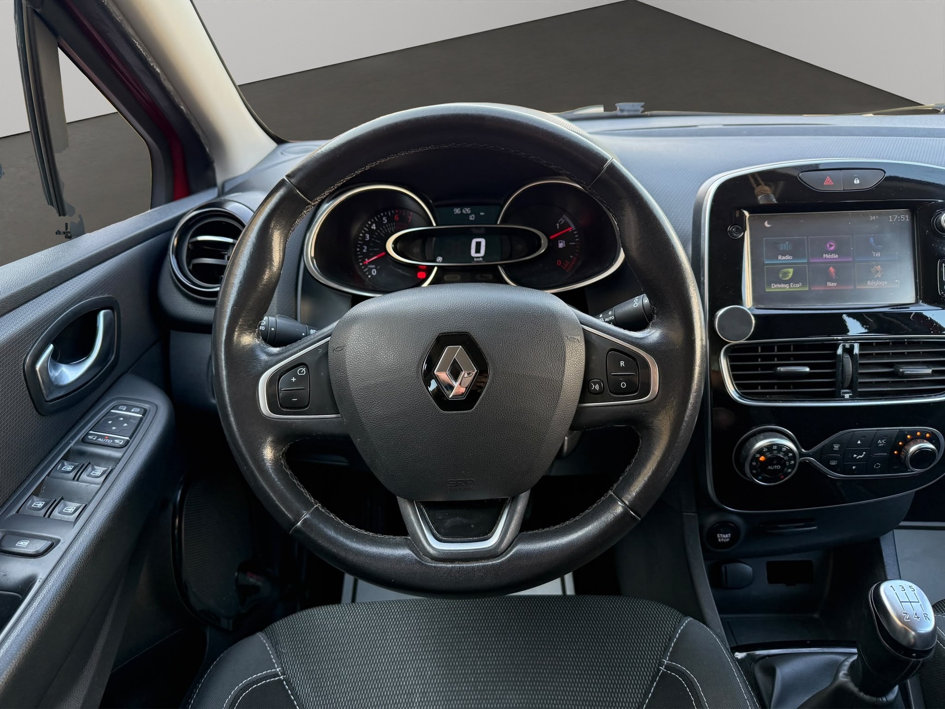 RENAULT Clio 0.9 12V Intens-image-9