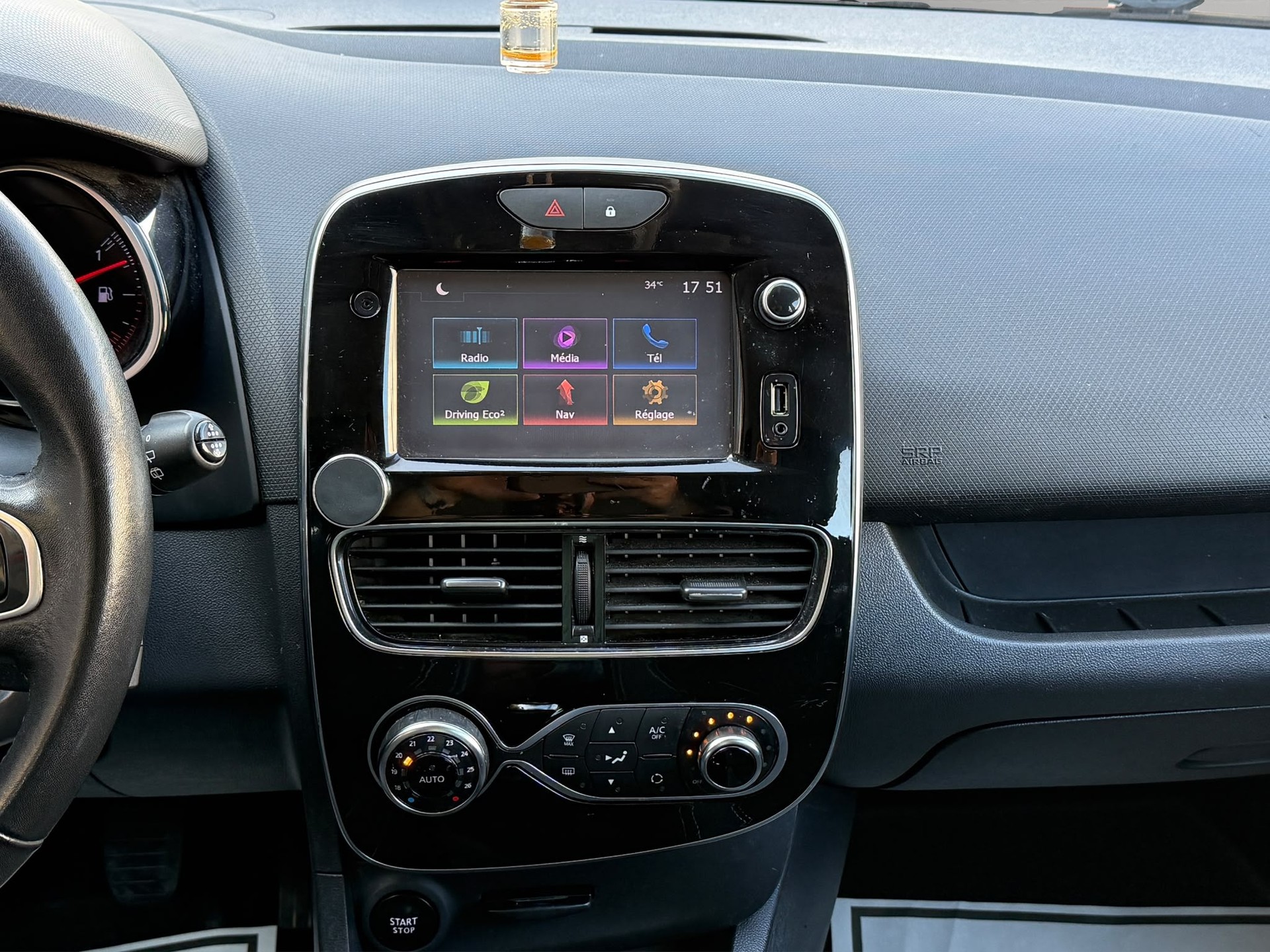 RENAULT Clio 0.9 12V Intens-image-10