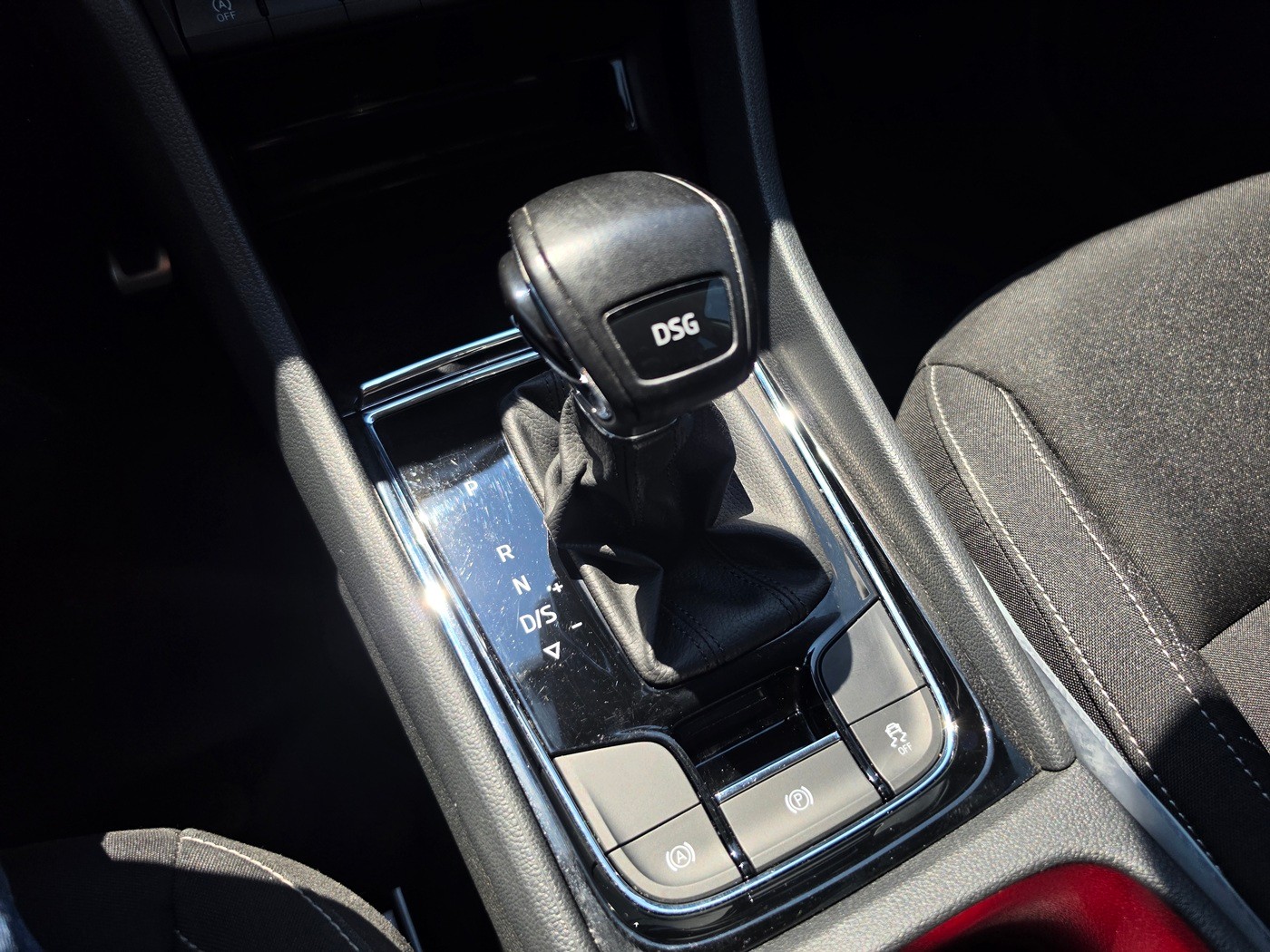 SKODA Karoq 1.5 TSI ACT Ambition DSG-image-12