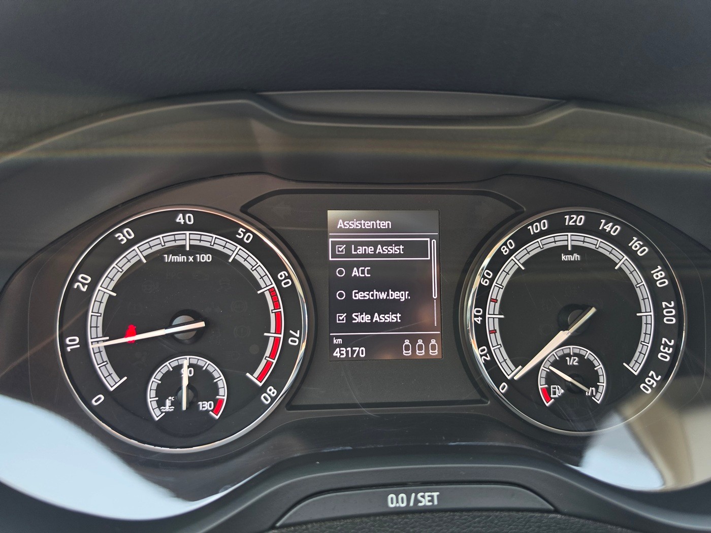 SKODA Karoq 1.5 TSI ACT Ambition DSG-image-14