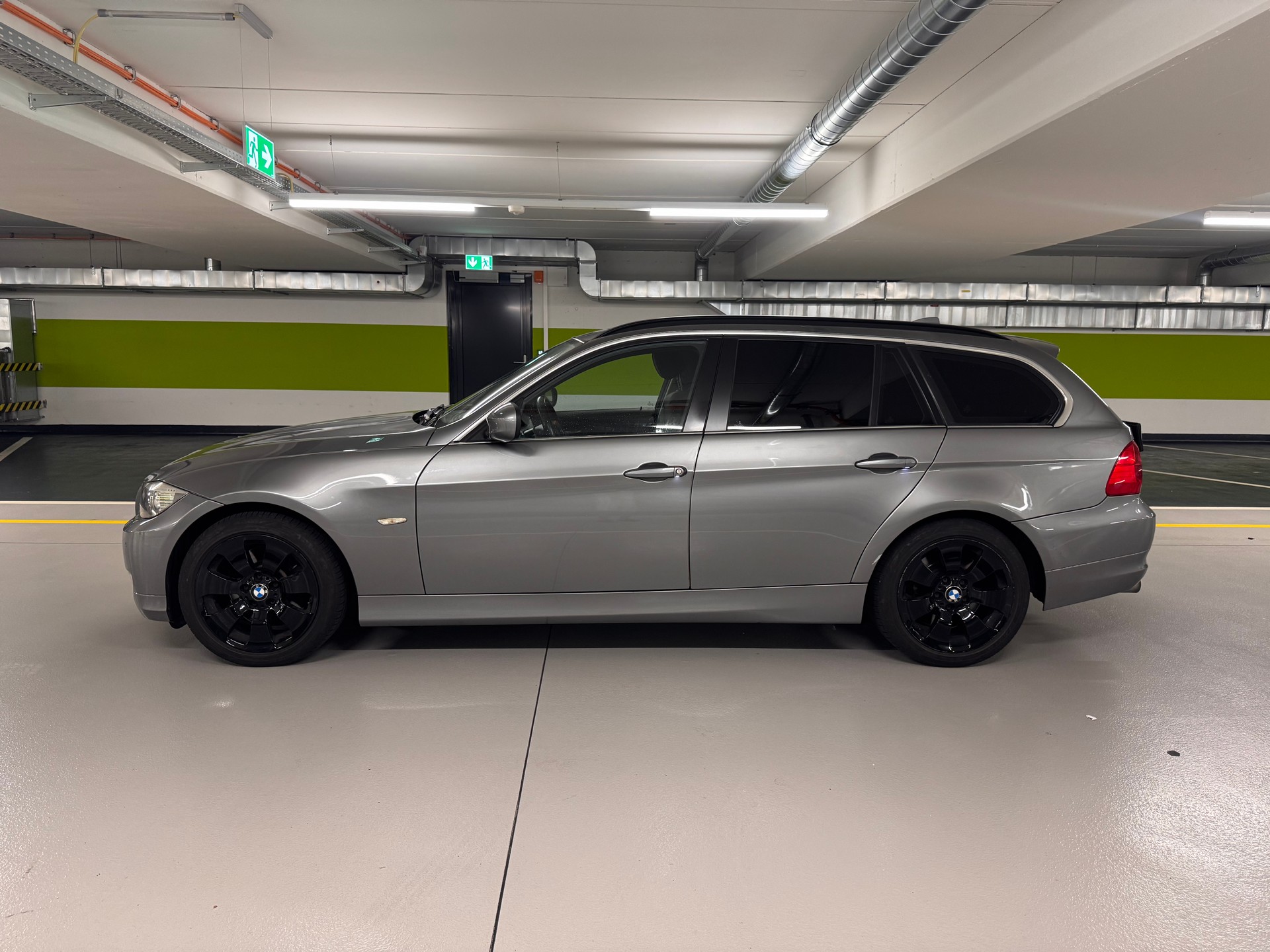 BMW 325i xDrive Touring Steptronic-image-7