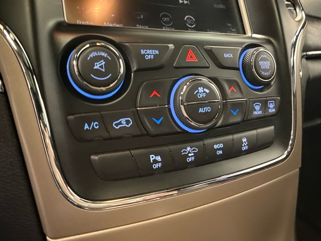 JEEP Grand Cherokee 3.0 CRD Summit Automatic-image-9