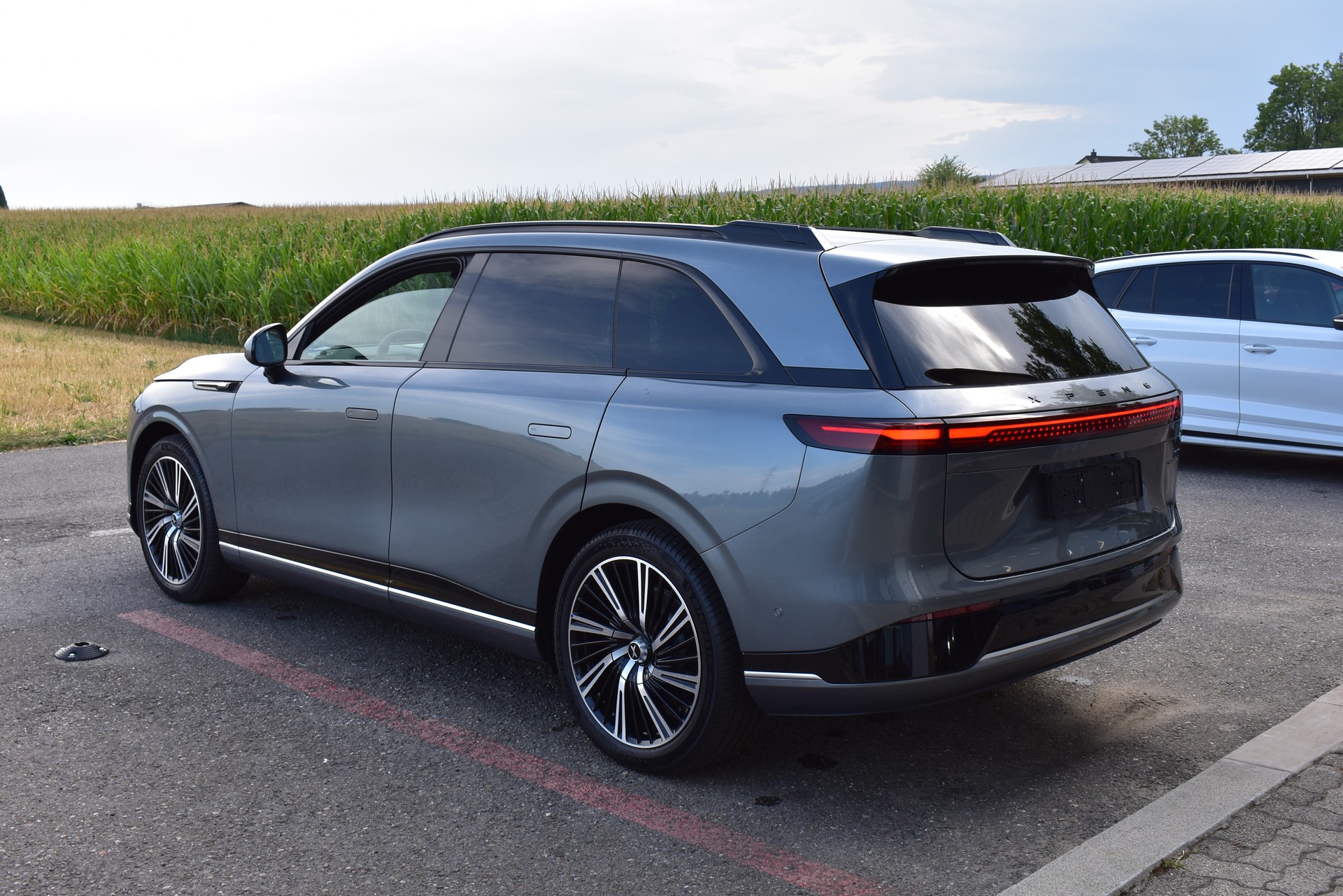 XPENG G9 93kWh Performance AWD-image-4